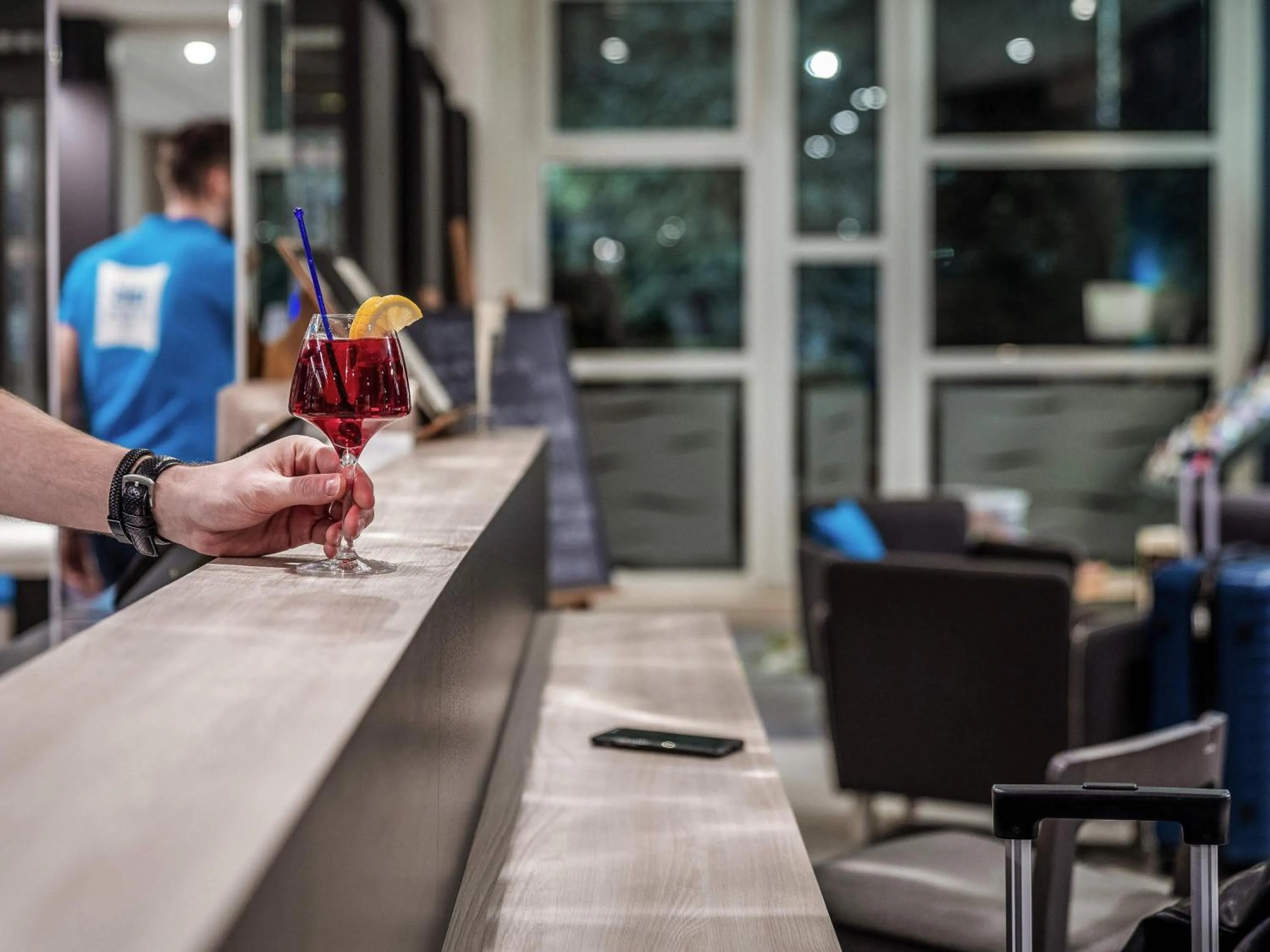 Lounge or bar in ibis Styles Beauvais