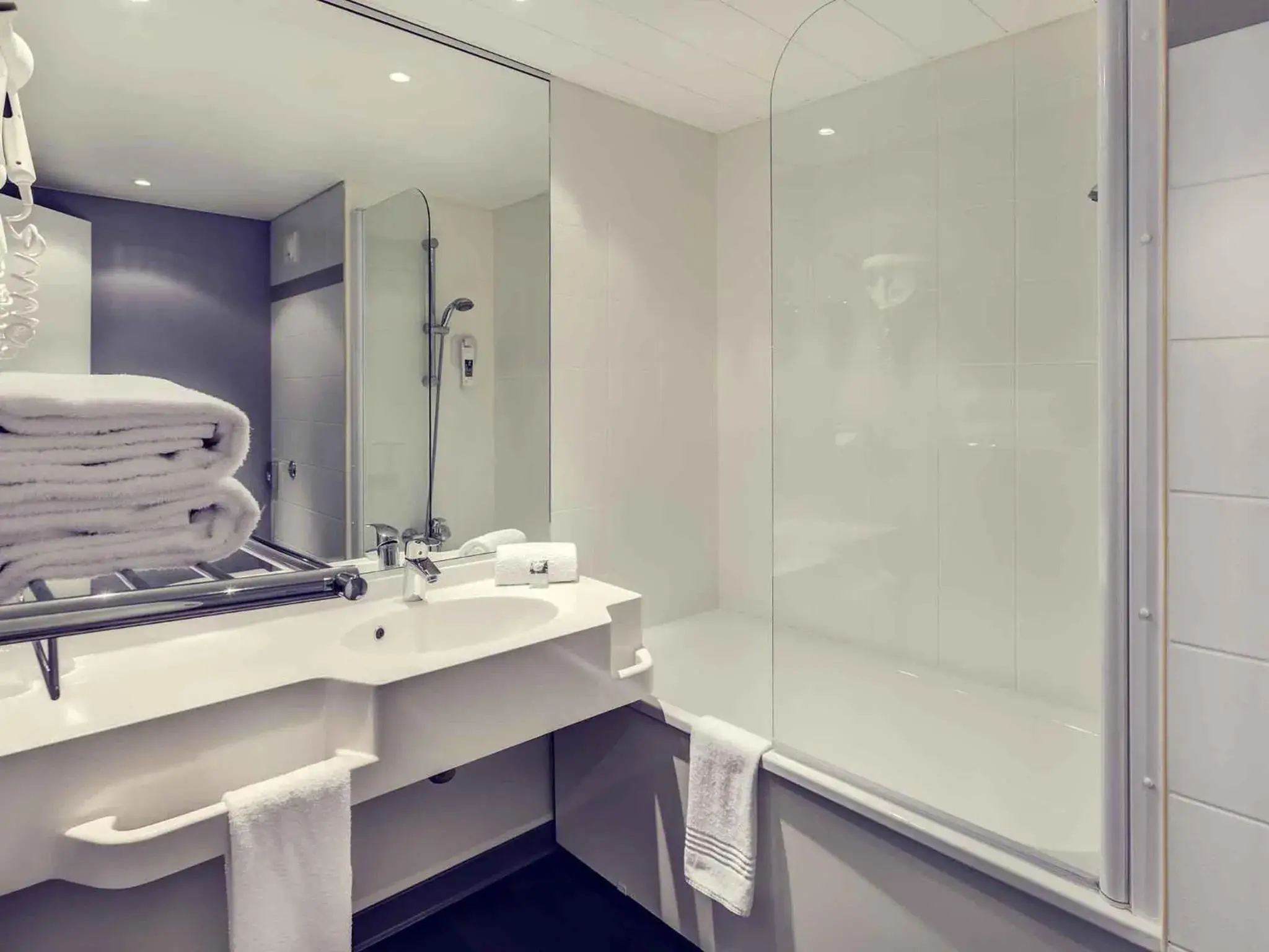 Bedroom in ibis Styles Beauvais Bedroom in ibis Styles Beauvais