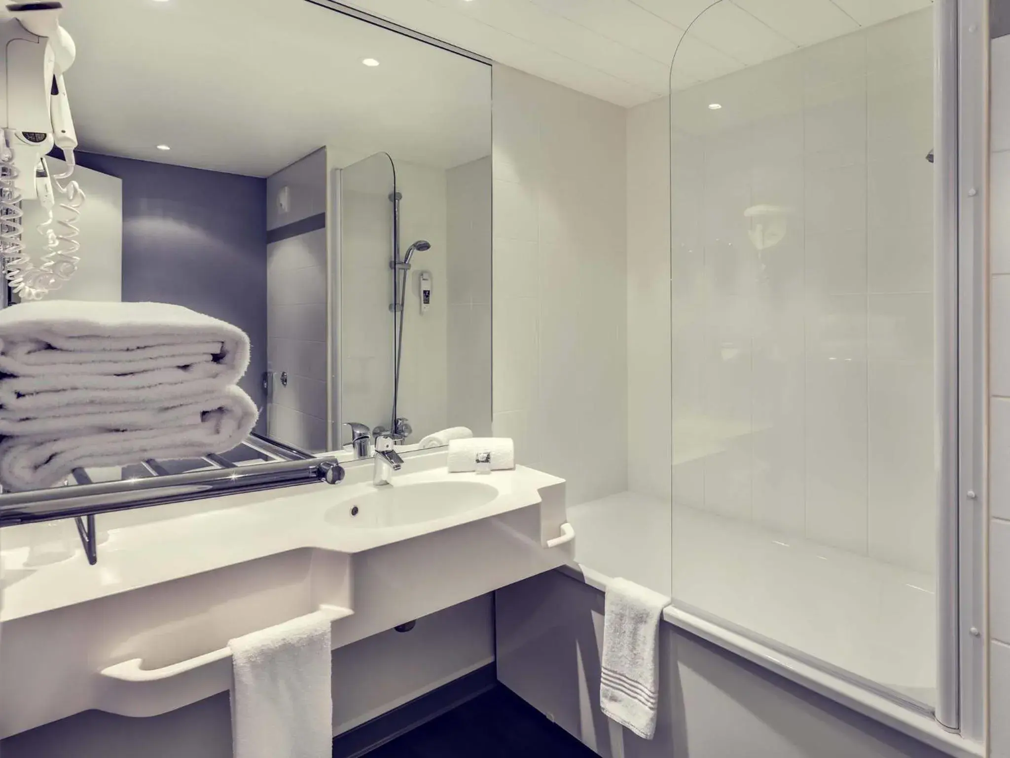 Bedroom in ibis Styles Beauvais Bedroom in ibis Styles Beauvais