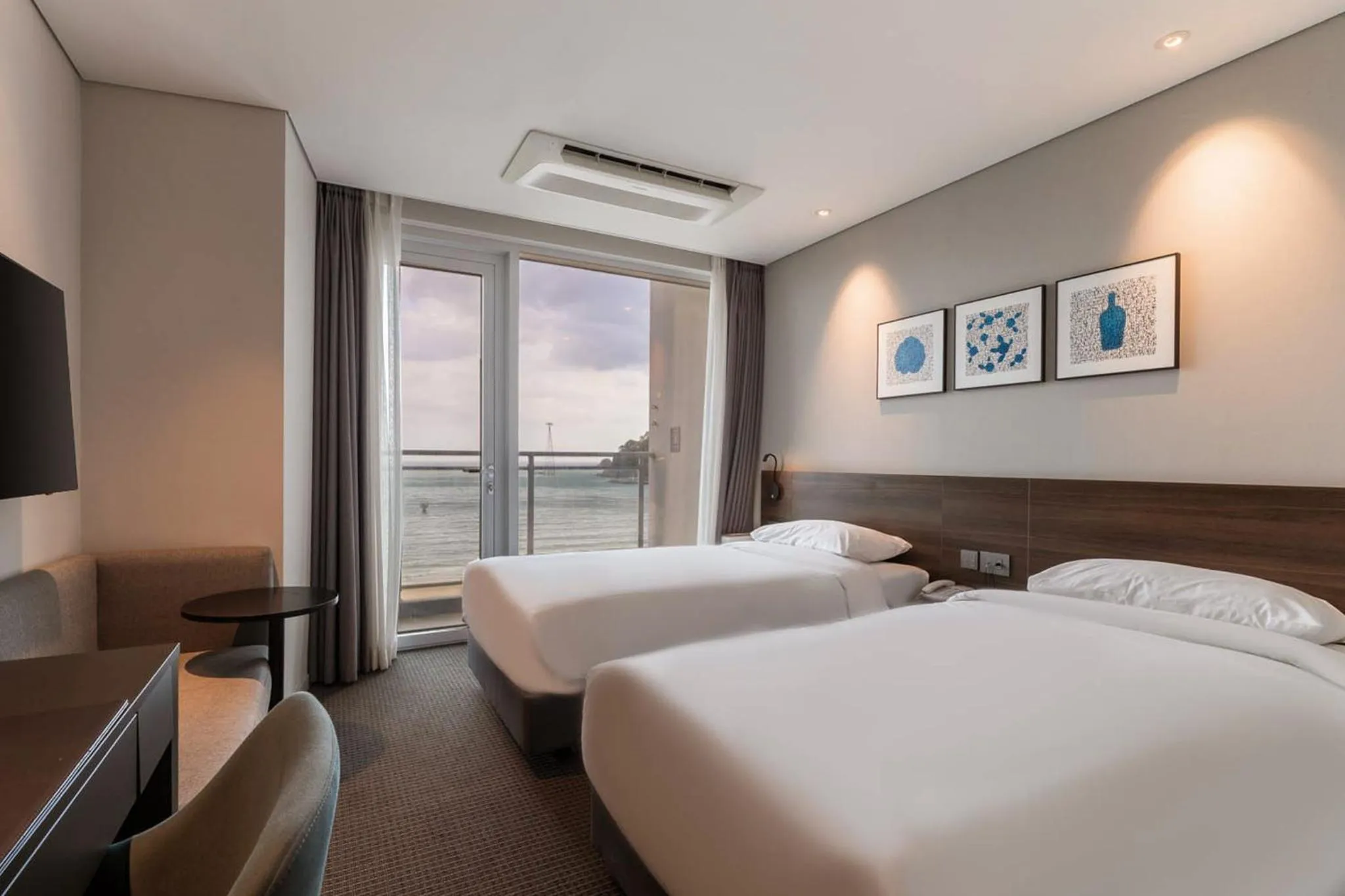 Photo of the whole room, Bed in Grab The Ocean Songdo