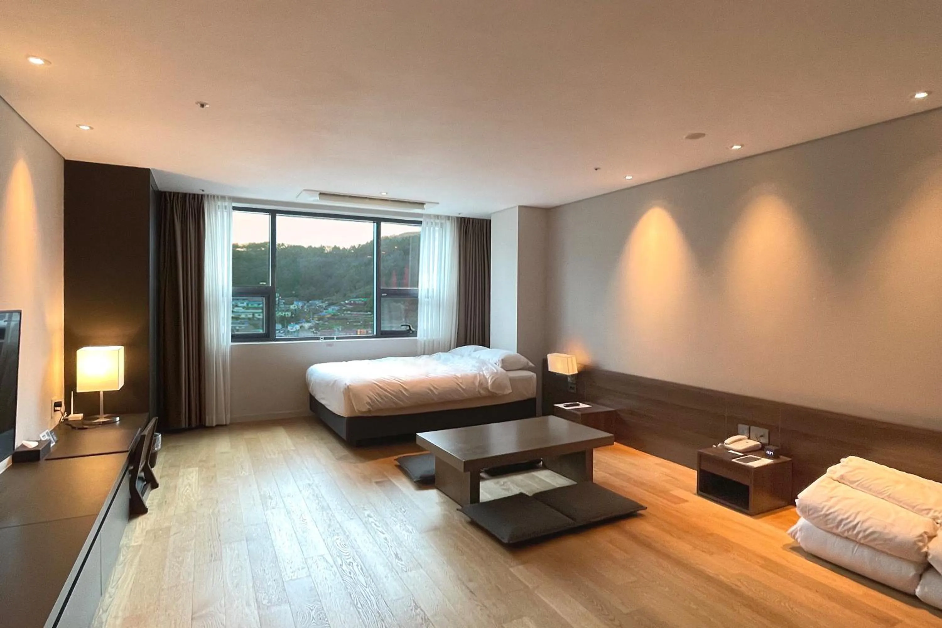 Photo of the whole room, Bed in Grab The Ocean Songdo