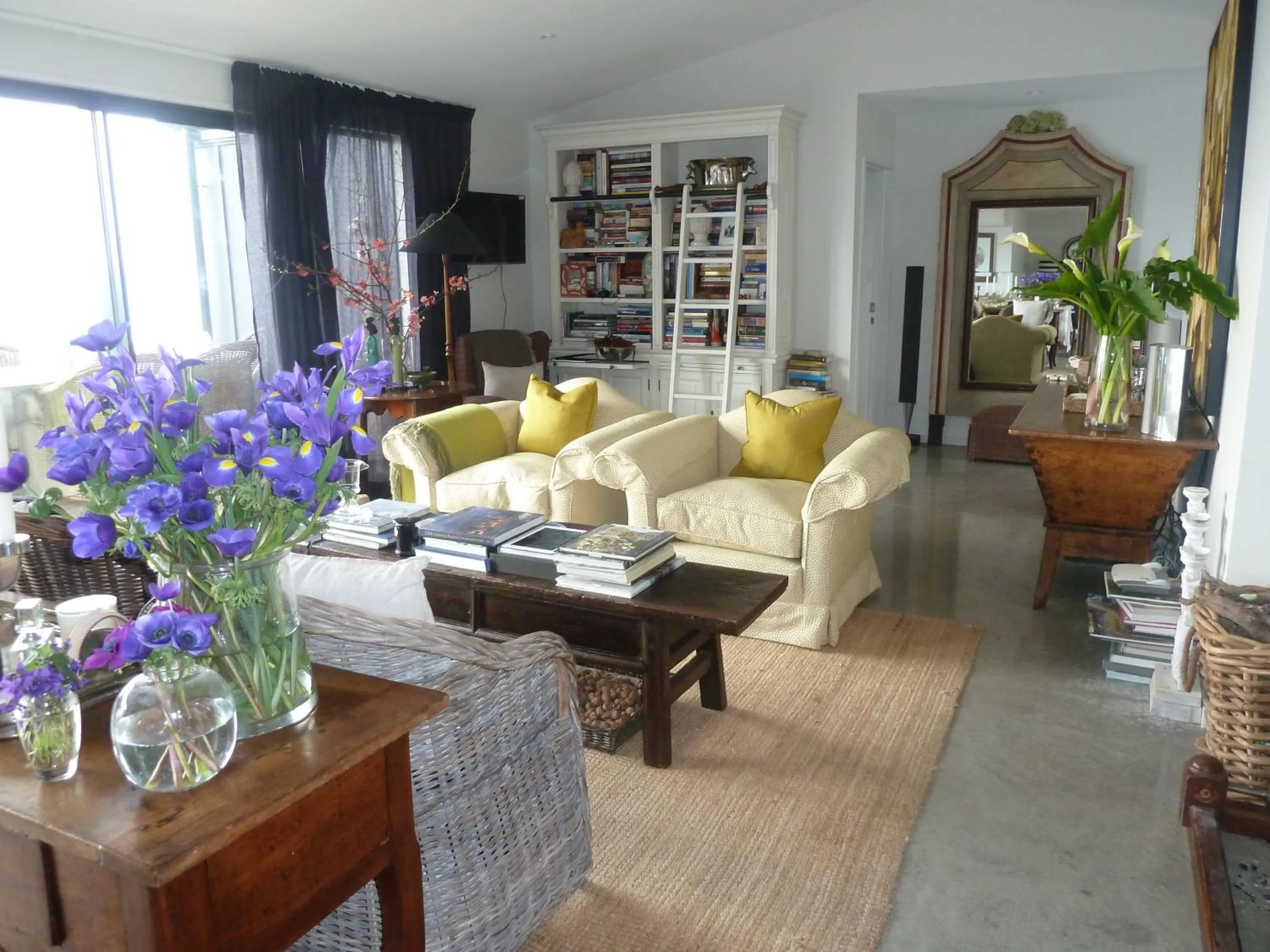 Seating area in 340 Degrees Alps & Sea Eco Living