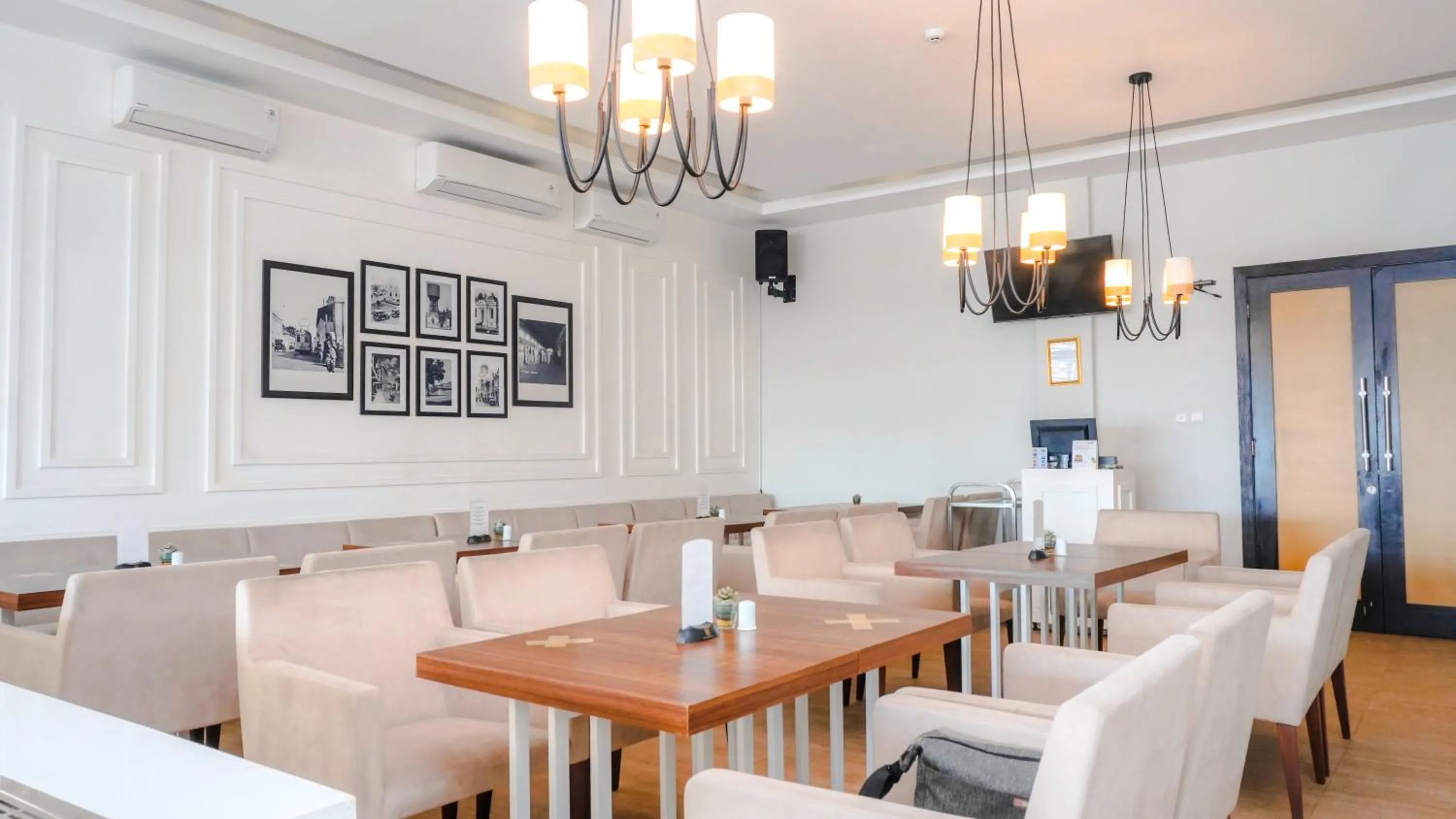 Restaurant/places to eat in Alam Hotel by Cordela