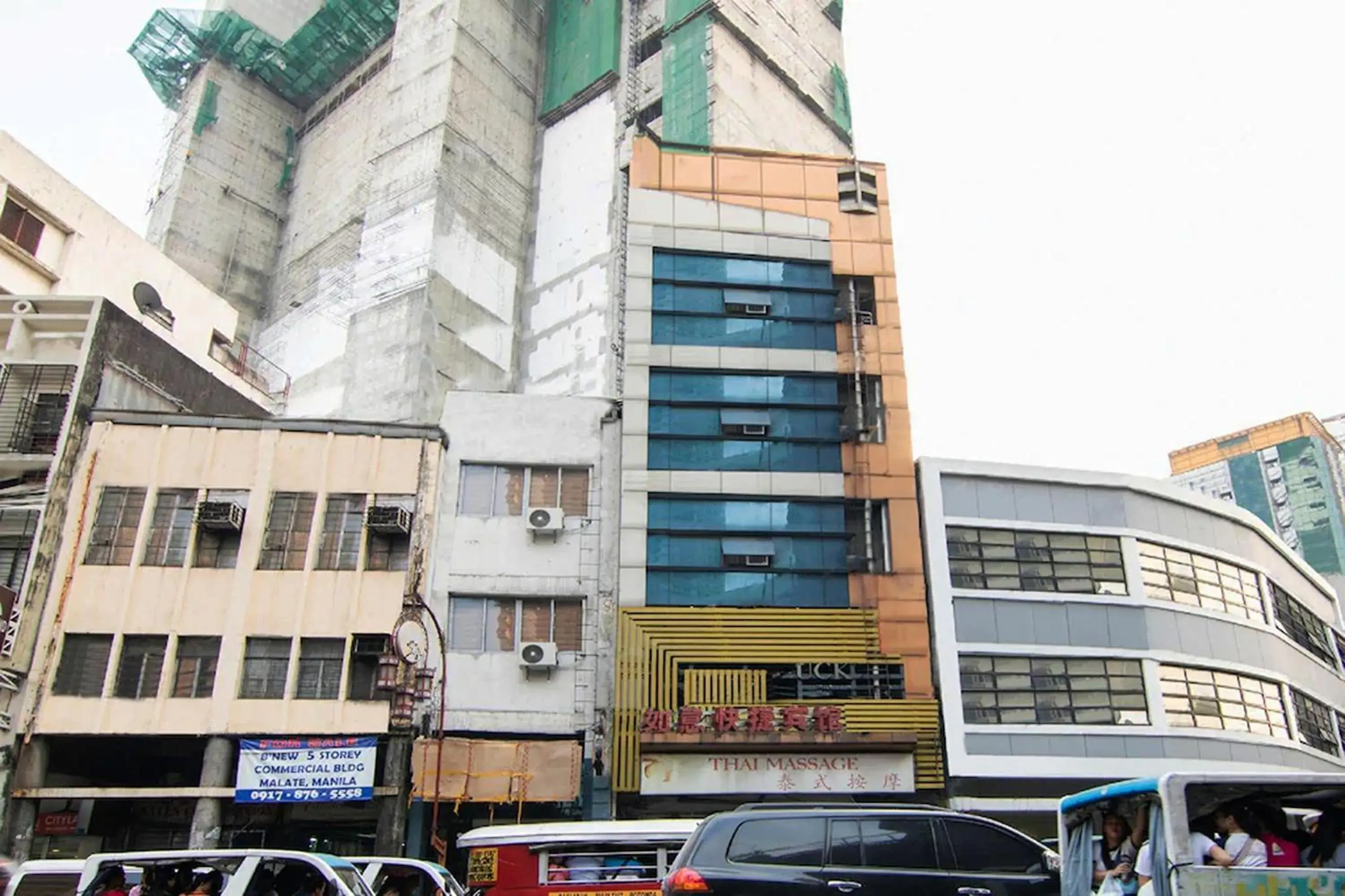 Property building in Lucky Hotel Binondo Property building in Lucky Hotel Binondo