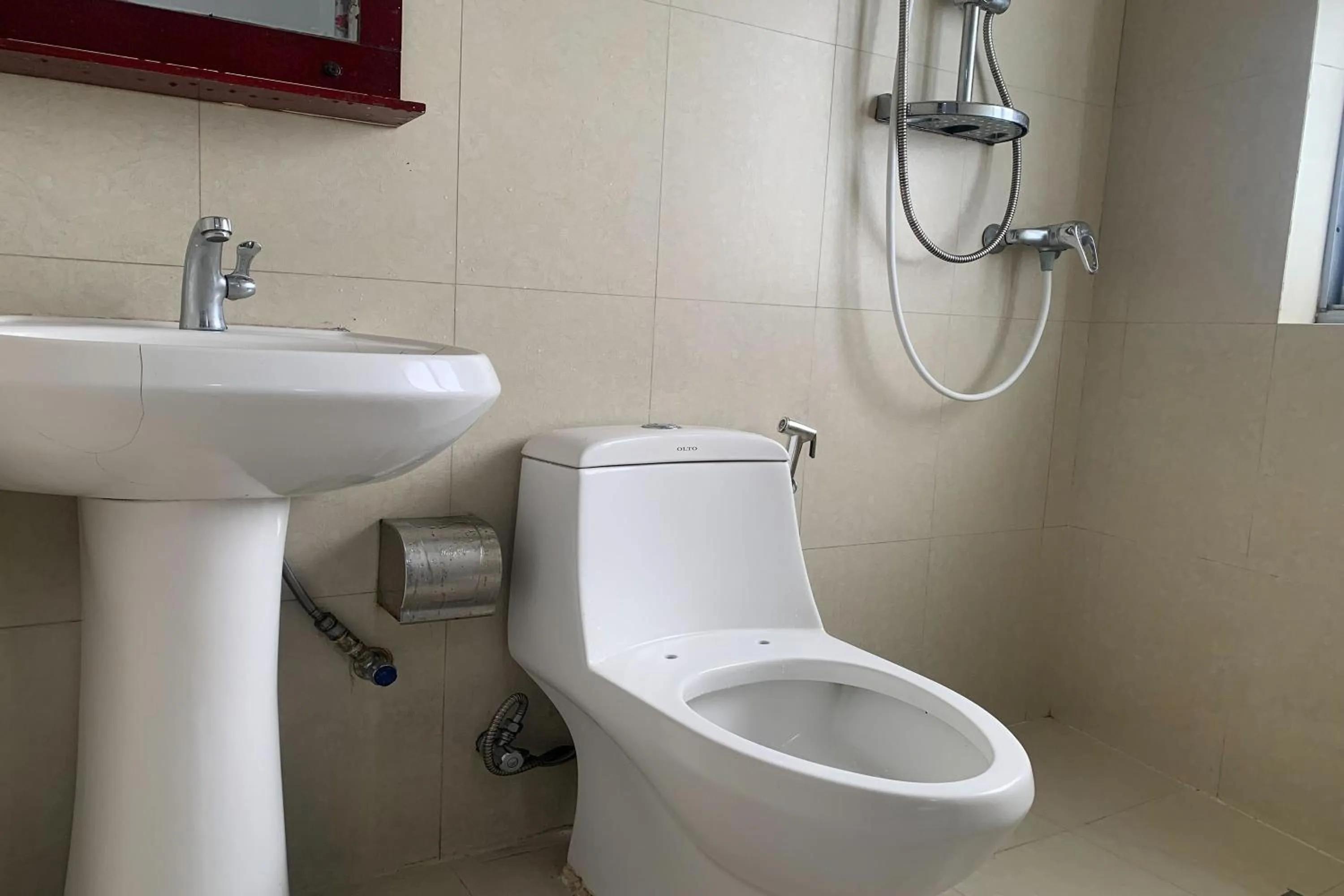 Bathroom in Lucky Hotel Binondo