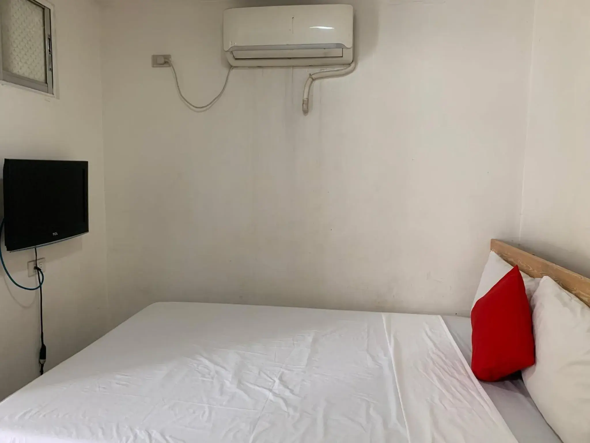 Photo of the whole room, Bed in Lucky Hotel Binondo Photo of the whole room, Bed in Lucky Hotel Binondo