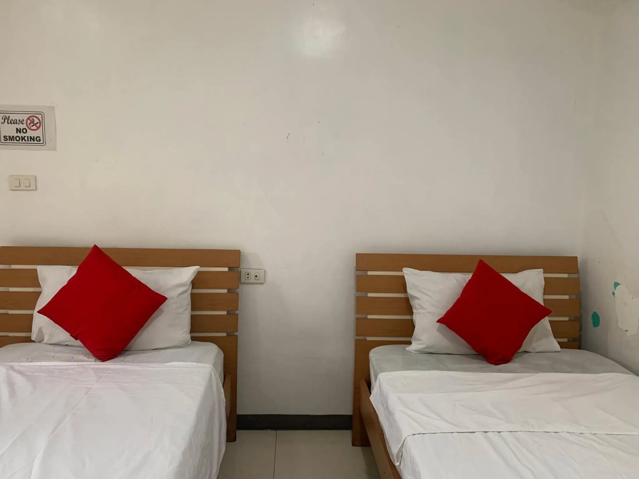 Bedroom, Bed in Lucky Hotel Binondo