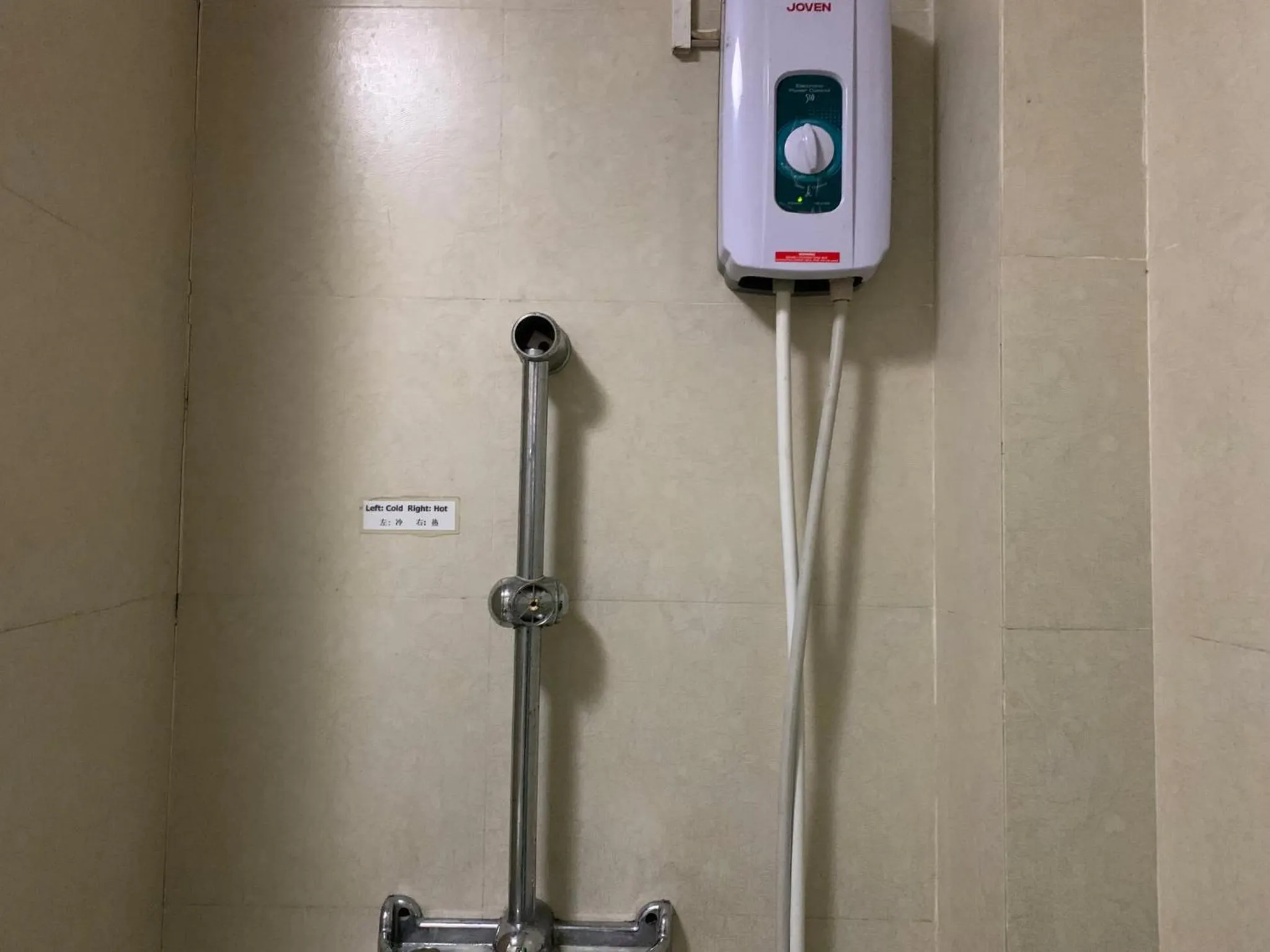 Bathroom in Lucky Hotel Binondo