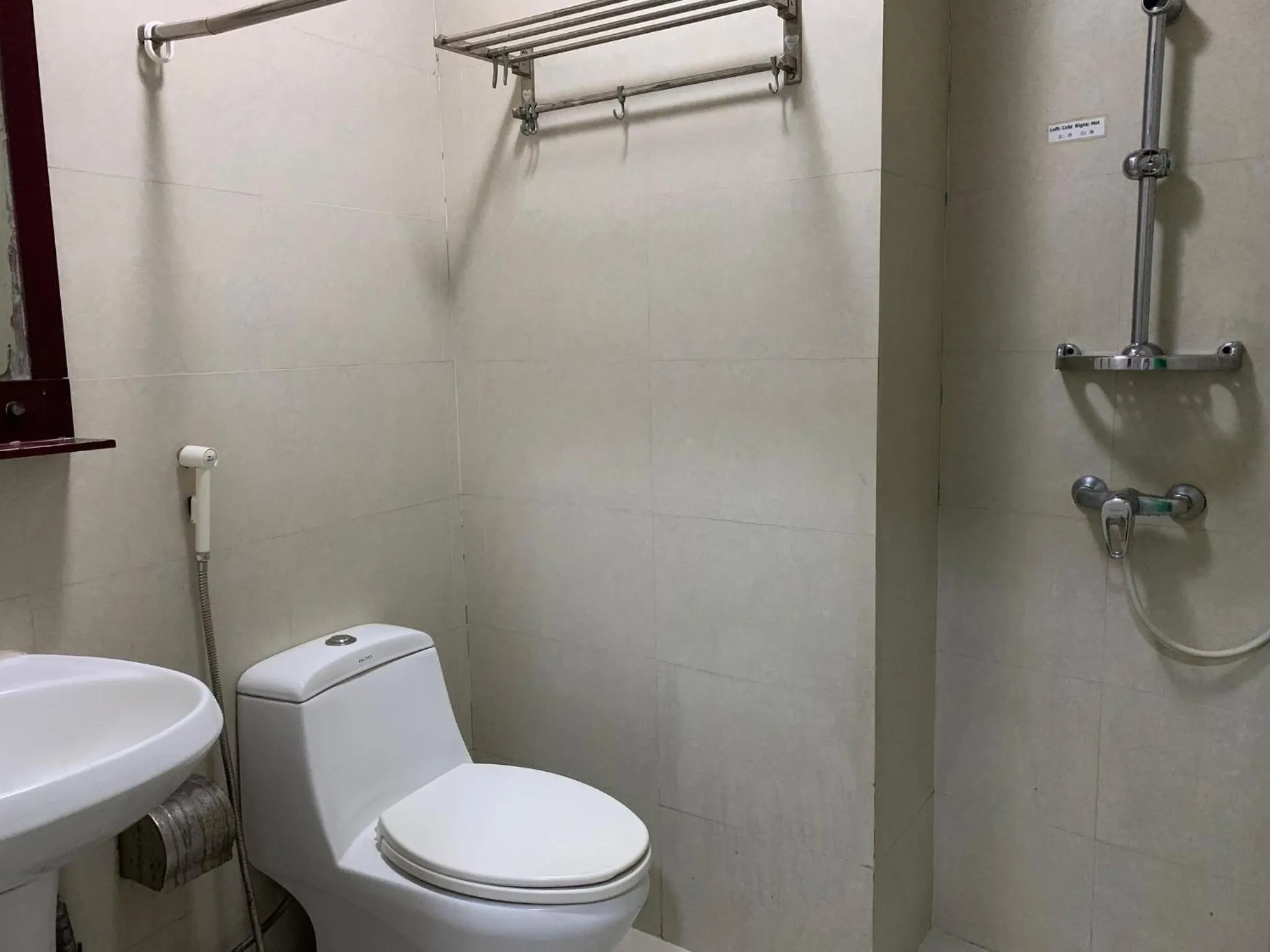 Bathroom in Lucky Hotel Binondo