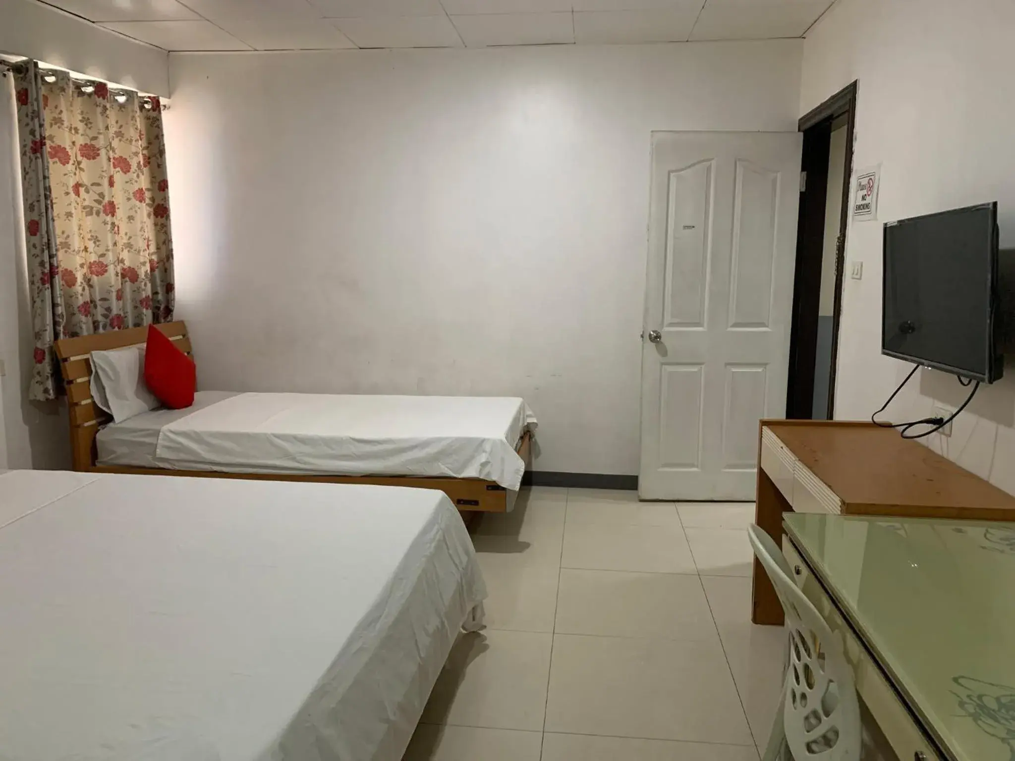 Bedroom, Bed in Lucky Hotel Binondo Bedroom, Bed in Lucky Hotel Binondo