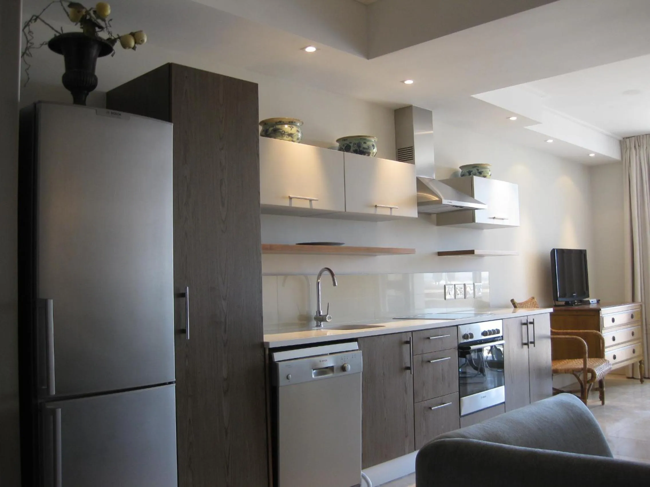 Kitchen or kitchenette in 702 Canal Quays
