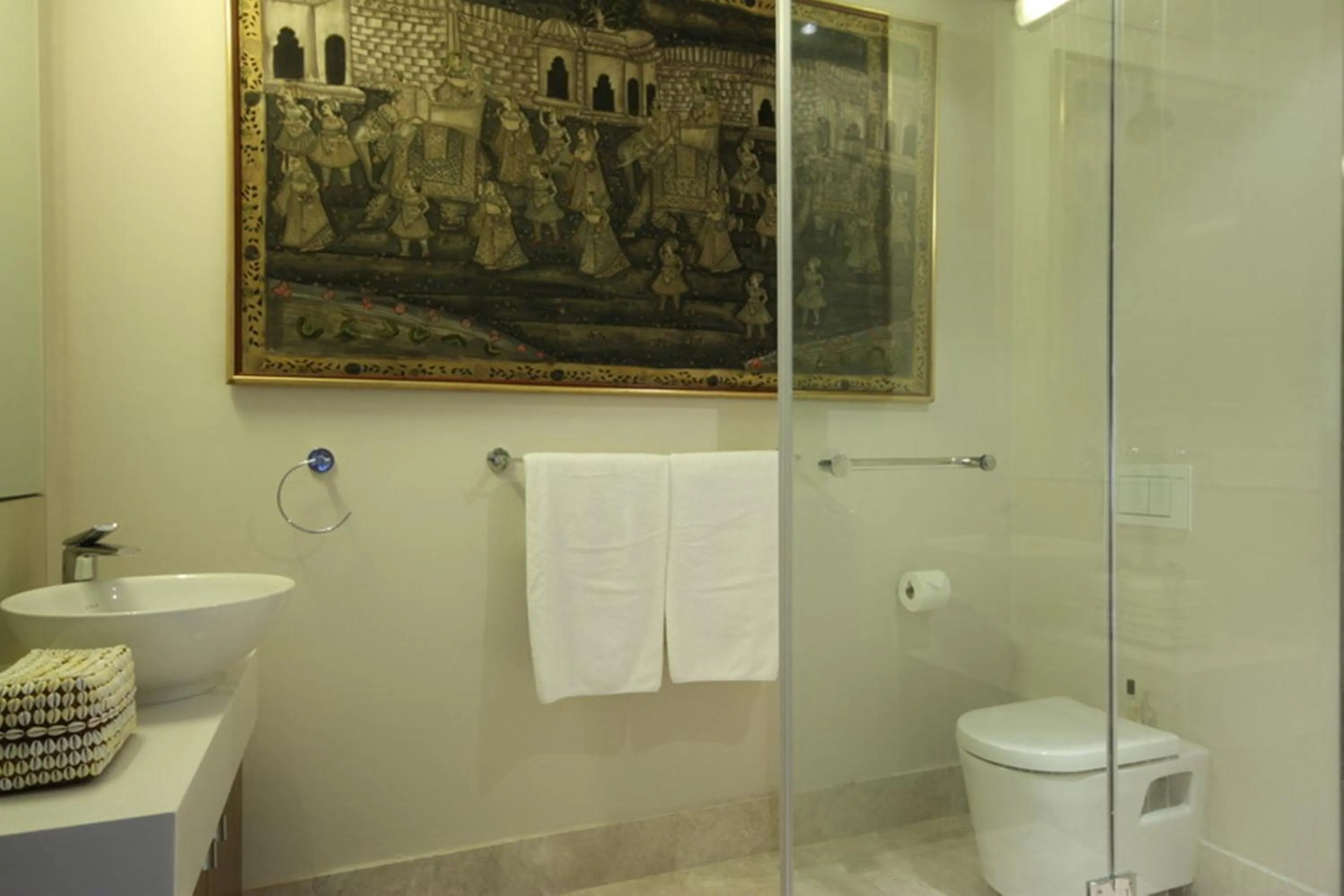 Shower in 702 Canal Quays