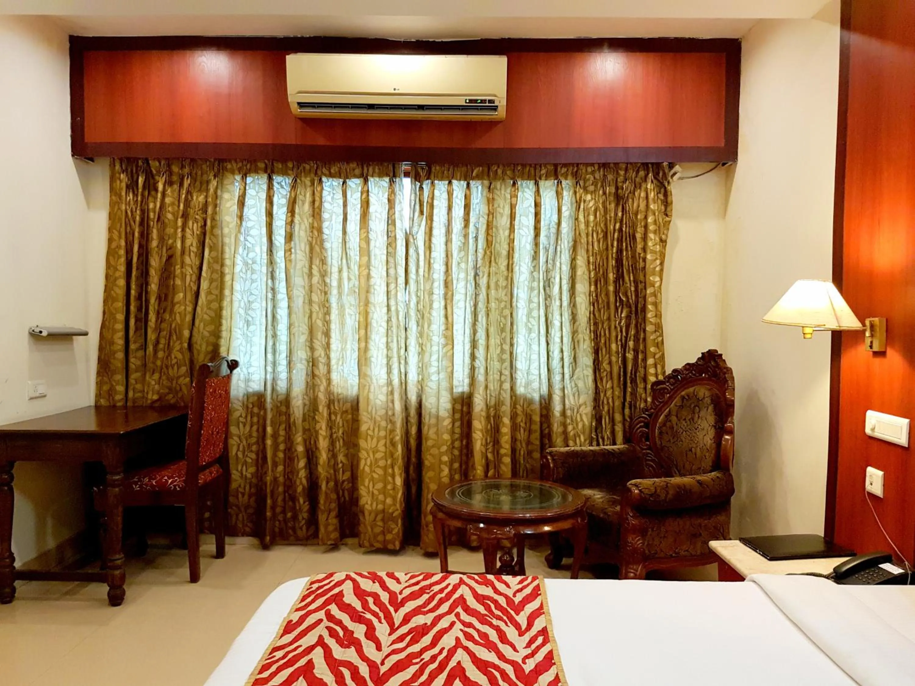 Photo of the whole room, Bed in Hotel Sidharth