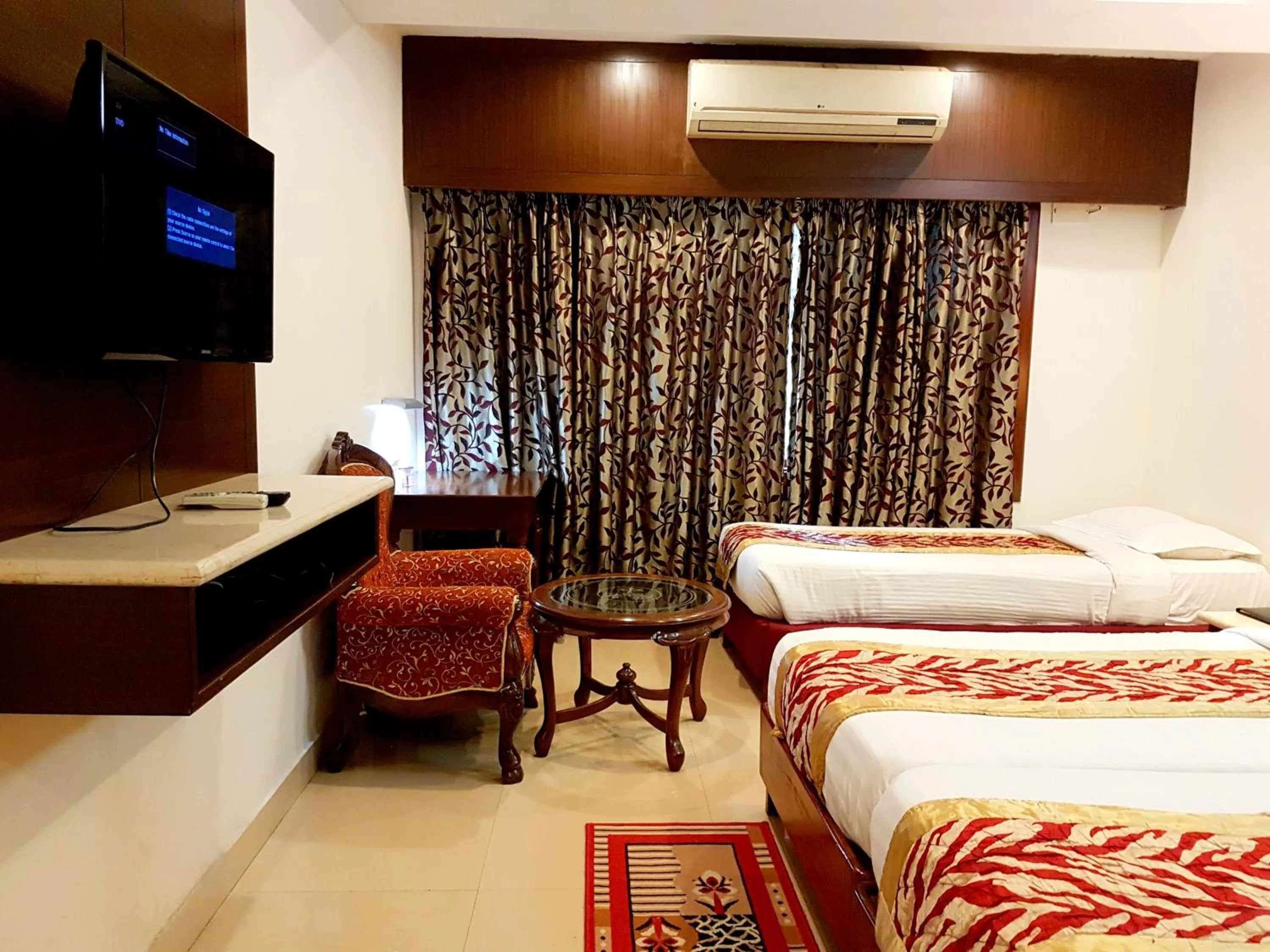 Photo of the whole room, Bed in Hotel Sidharth