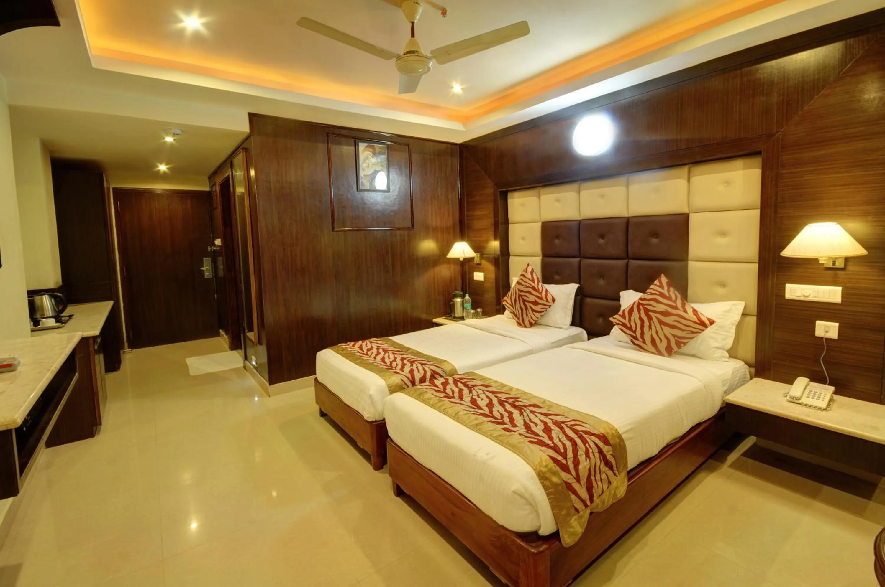 Photo of the whole room, Bed in Hotel Sidharth