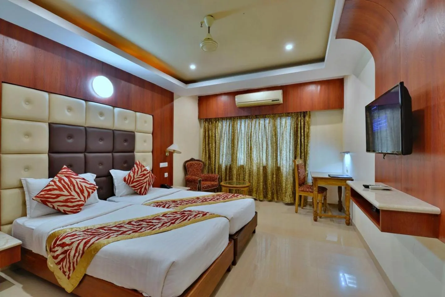 Photo of the whole room, Bed in Hotel Sidharth