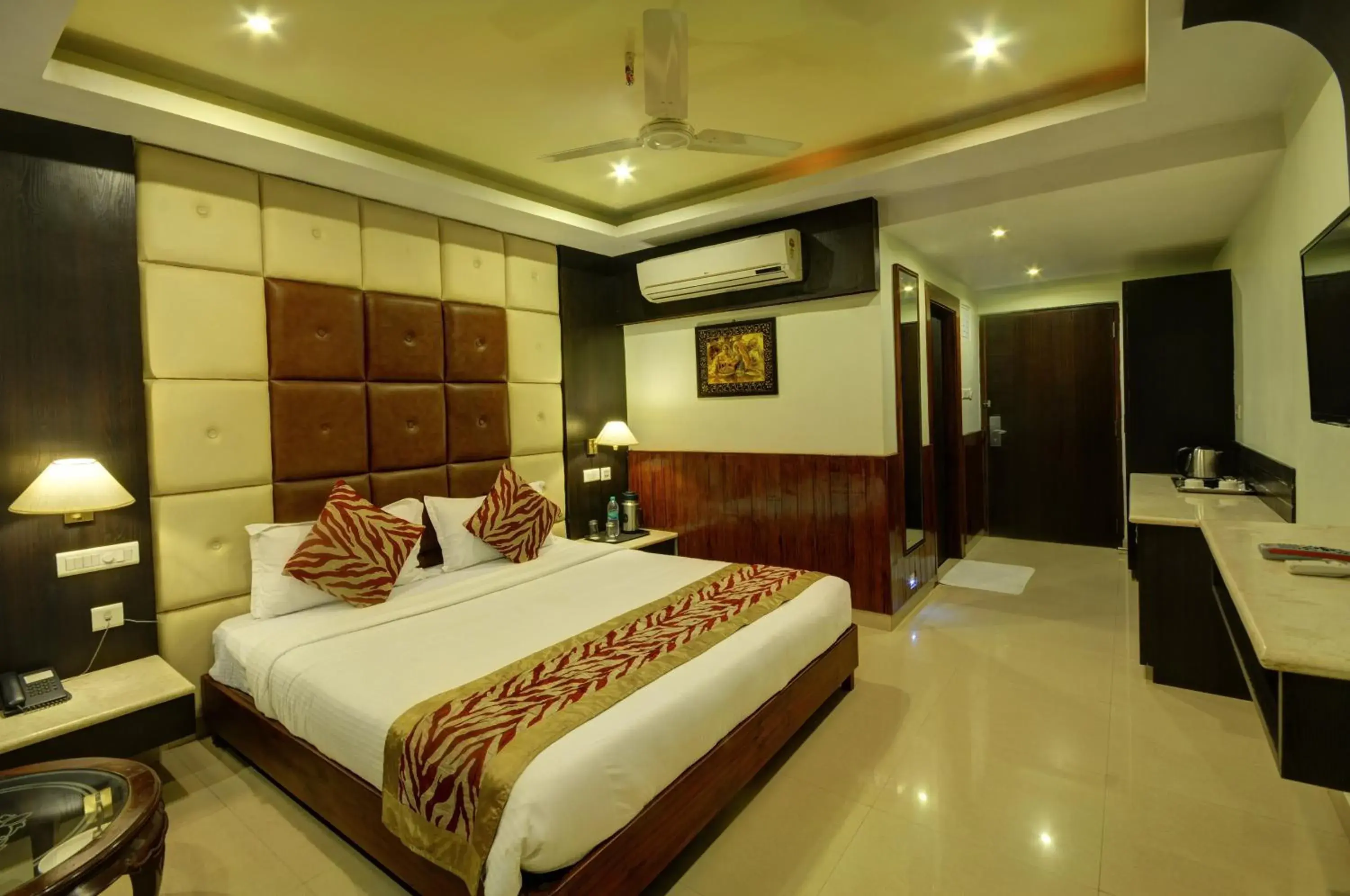 Photo of the whole room, Bed in Hotel Sidharth Photo of the whole room, Bed in Hotel Sidharth