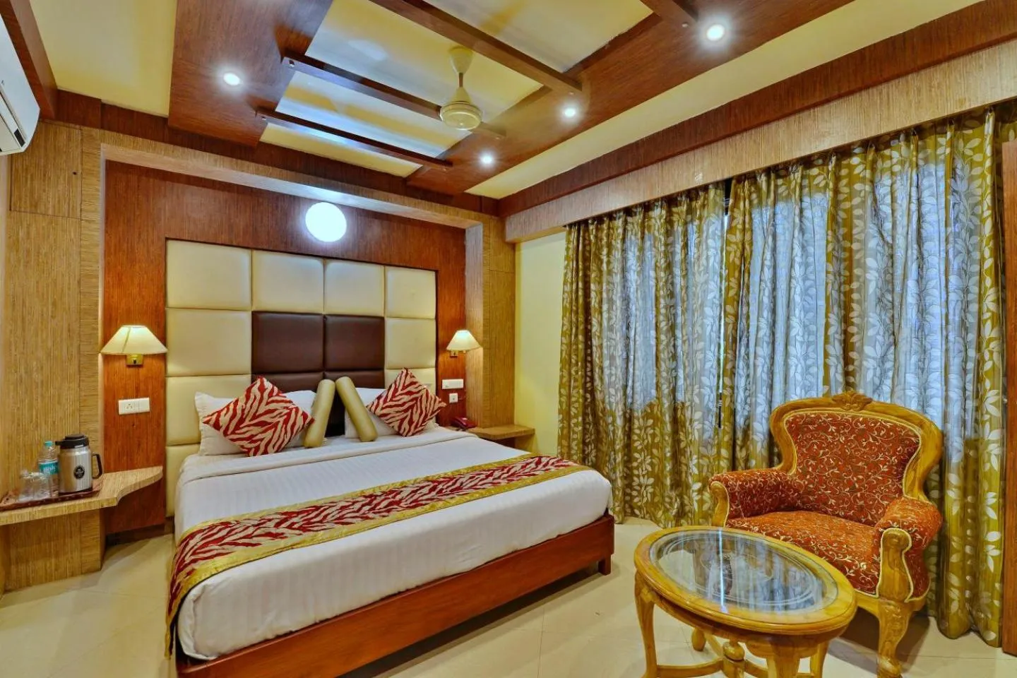 Photo of the whole room, Bed in Hotel Sidharth
