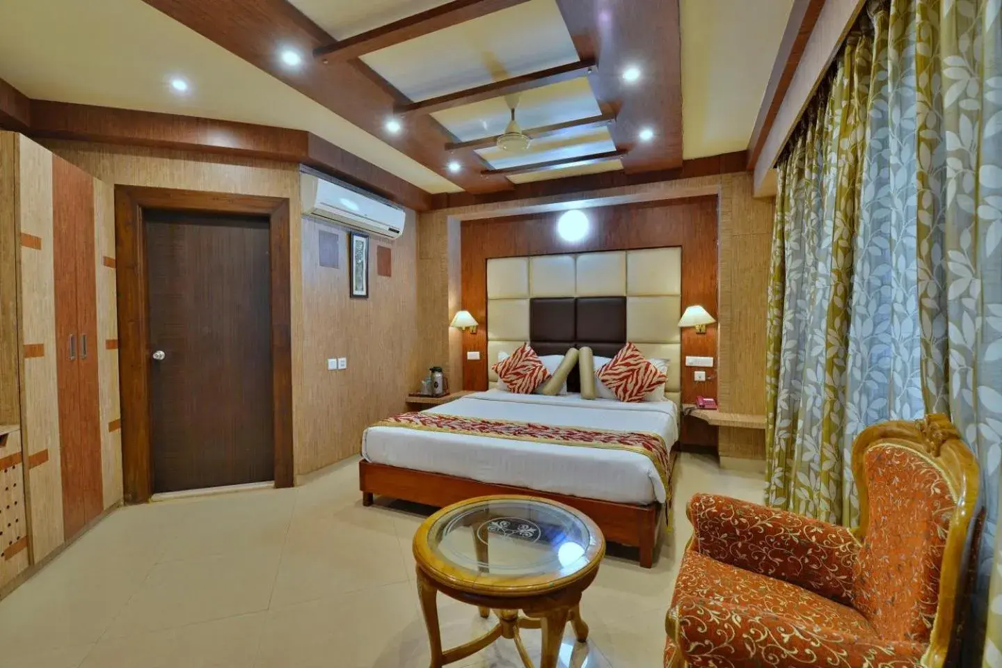 Photo of the whole room, Bed in Hotel Sidharth Photo of the whole room, Bed in Hotel Sidharth