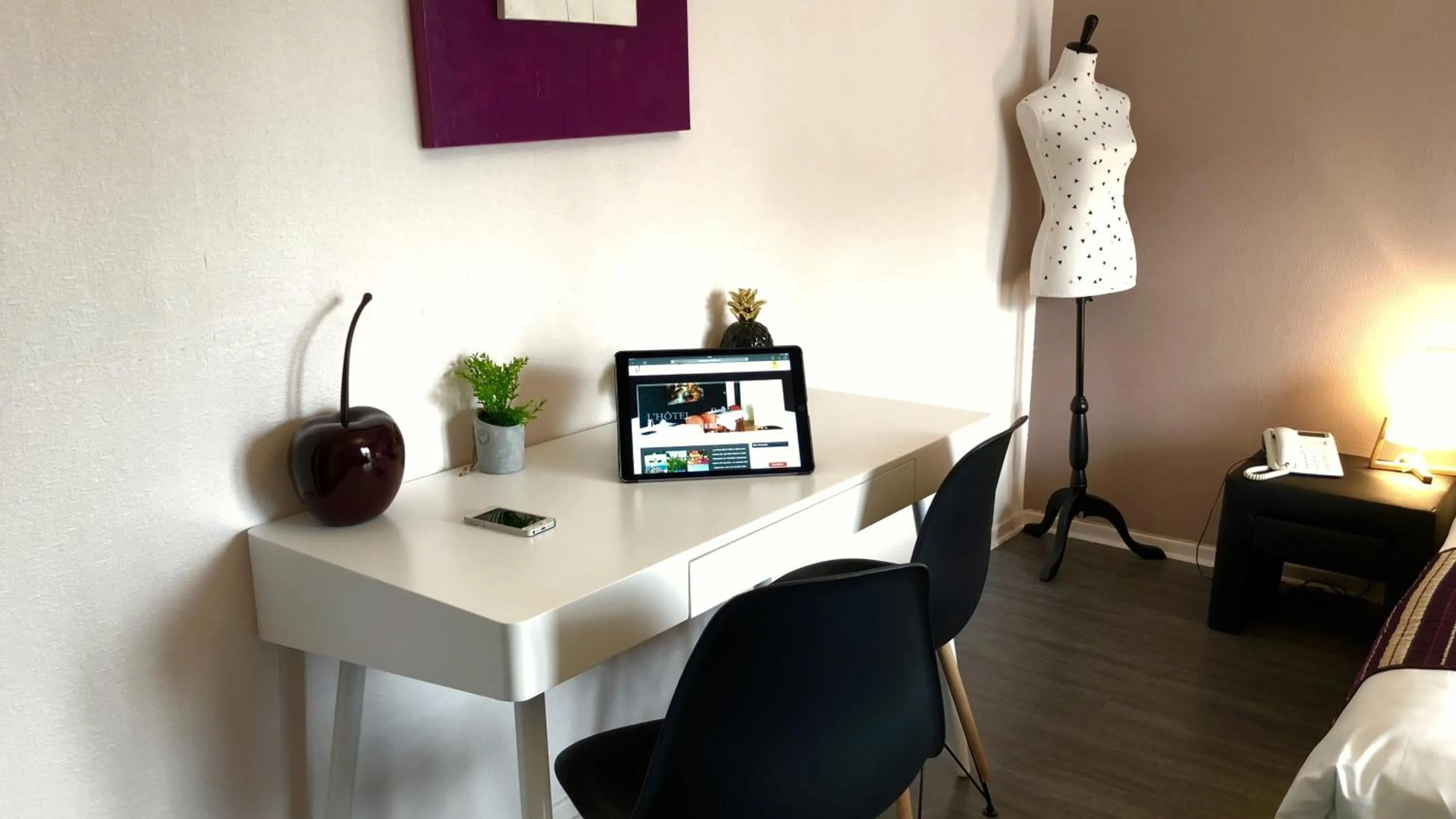 Bed in Logis Hôtels - Hôtel et Restaurant Les Cordeliers