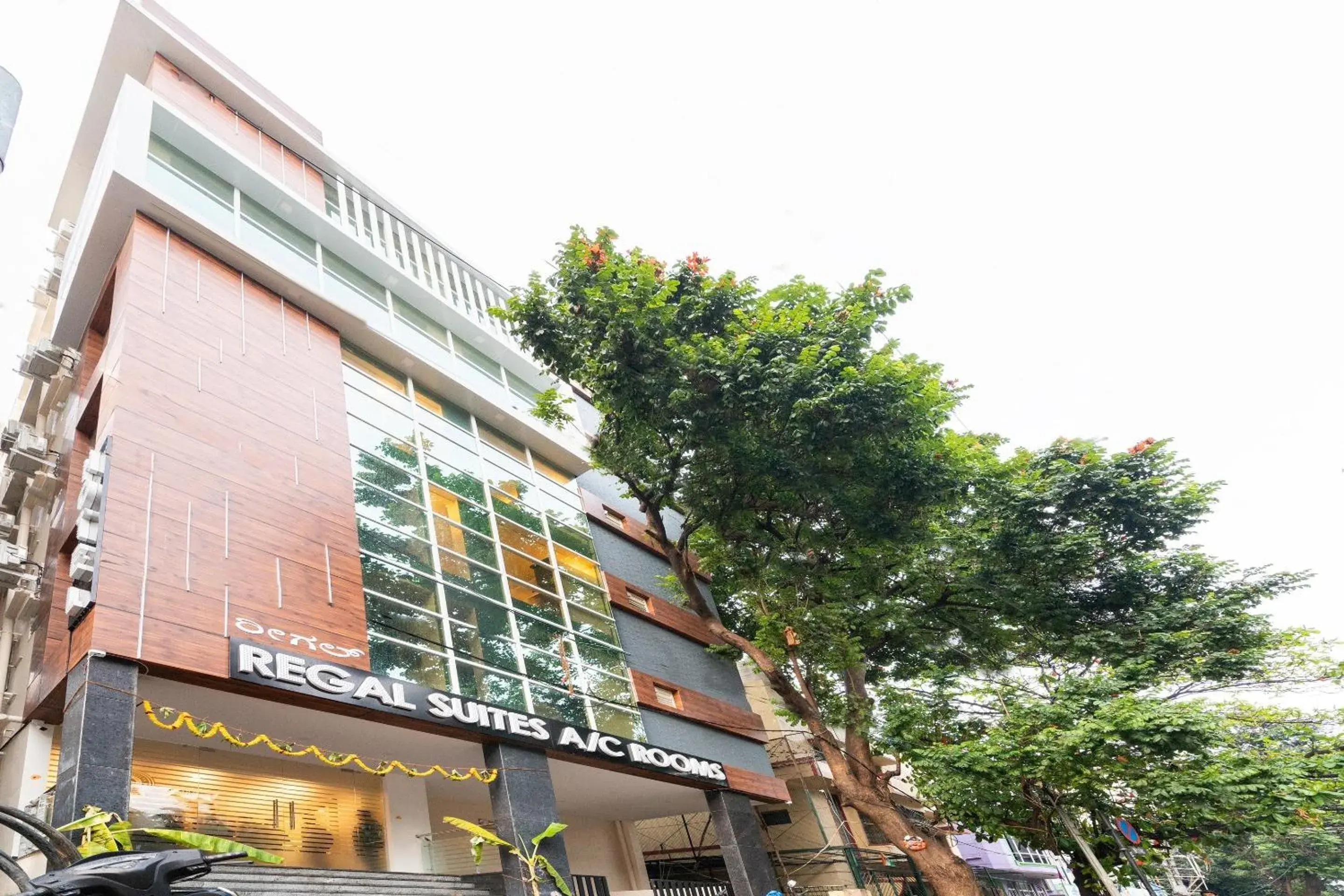 Facade/entrance in Capital O Regal suites Facade/entrance in Capital O Regal suites