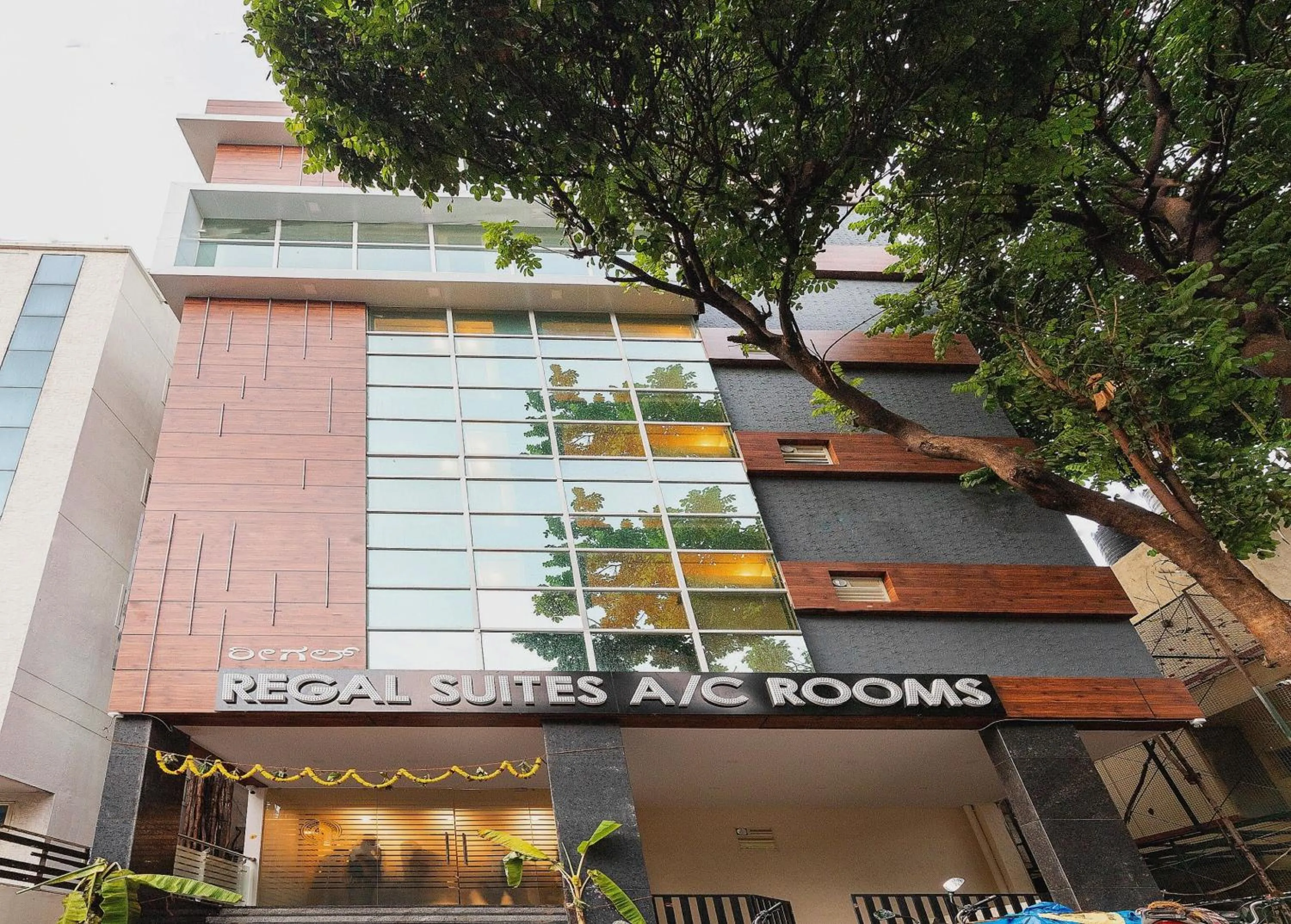 Facade/entrance in Capital O Regal suites