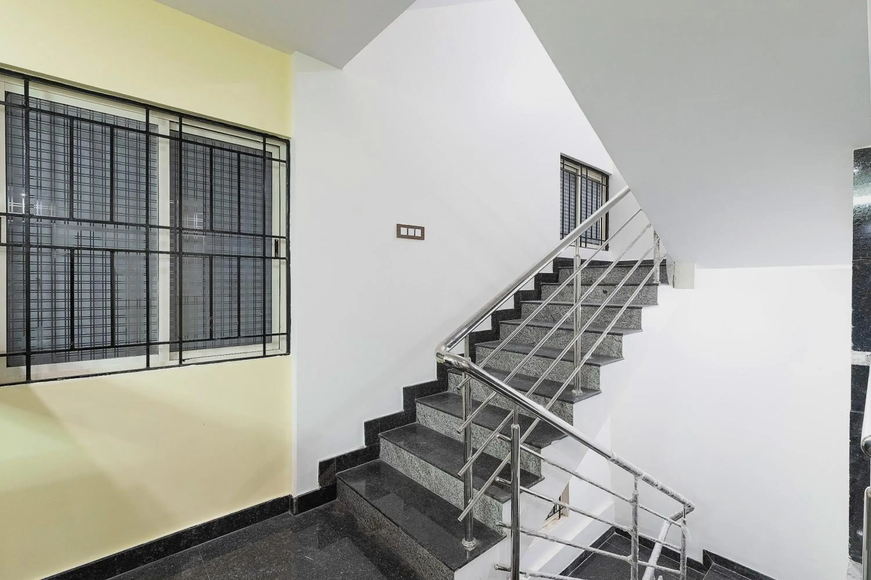 Lobby or reception in Capital O Regal suites Lobby or reception in Capital O Regal suites