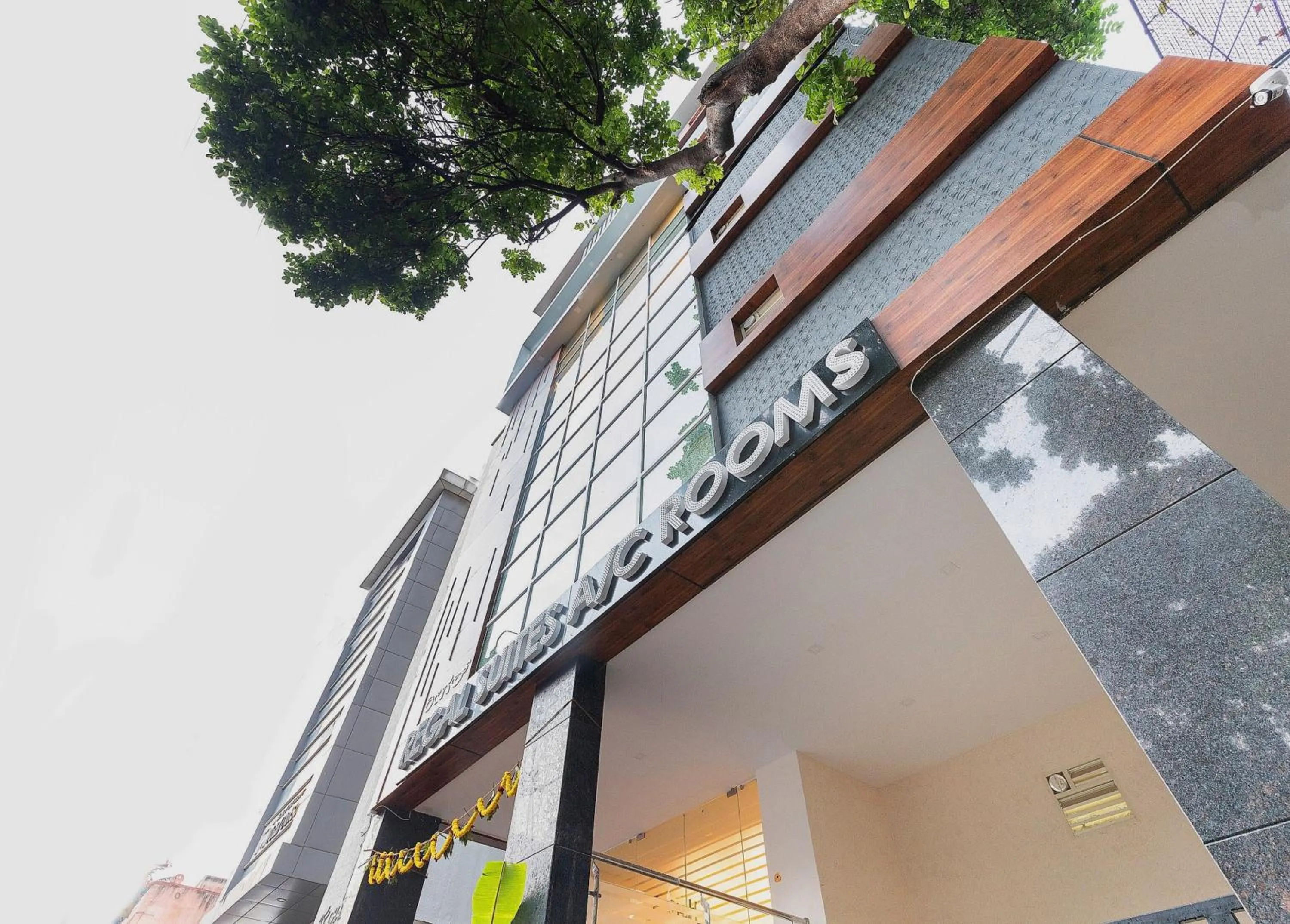 Facade/entrance in Capital O Regal suites