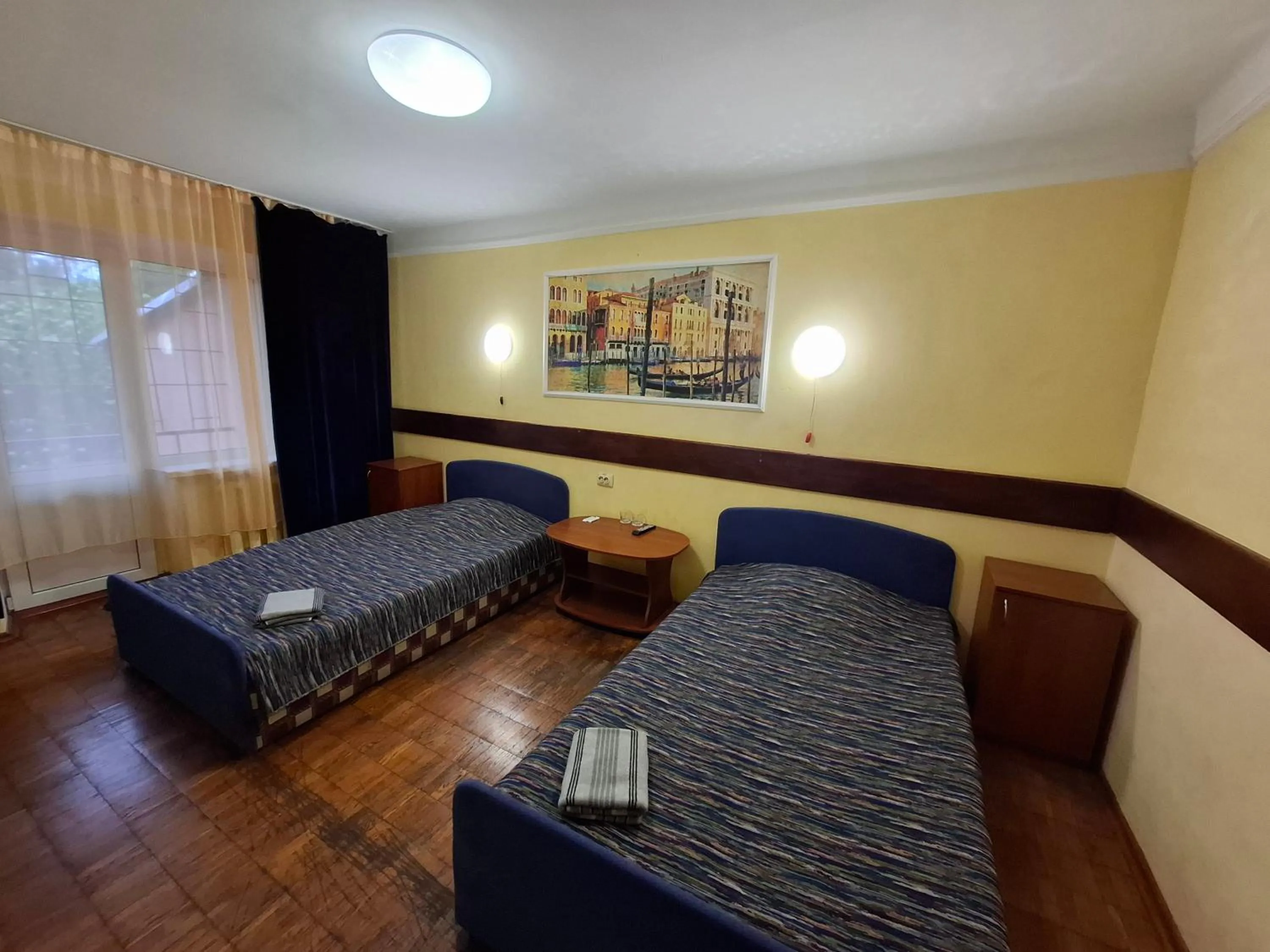 Economy Twin Room with Shared Bathroom in Hotel Desna KUT
