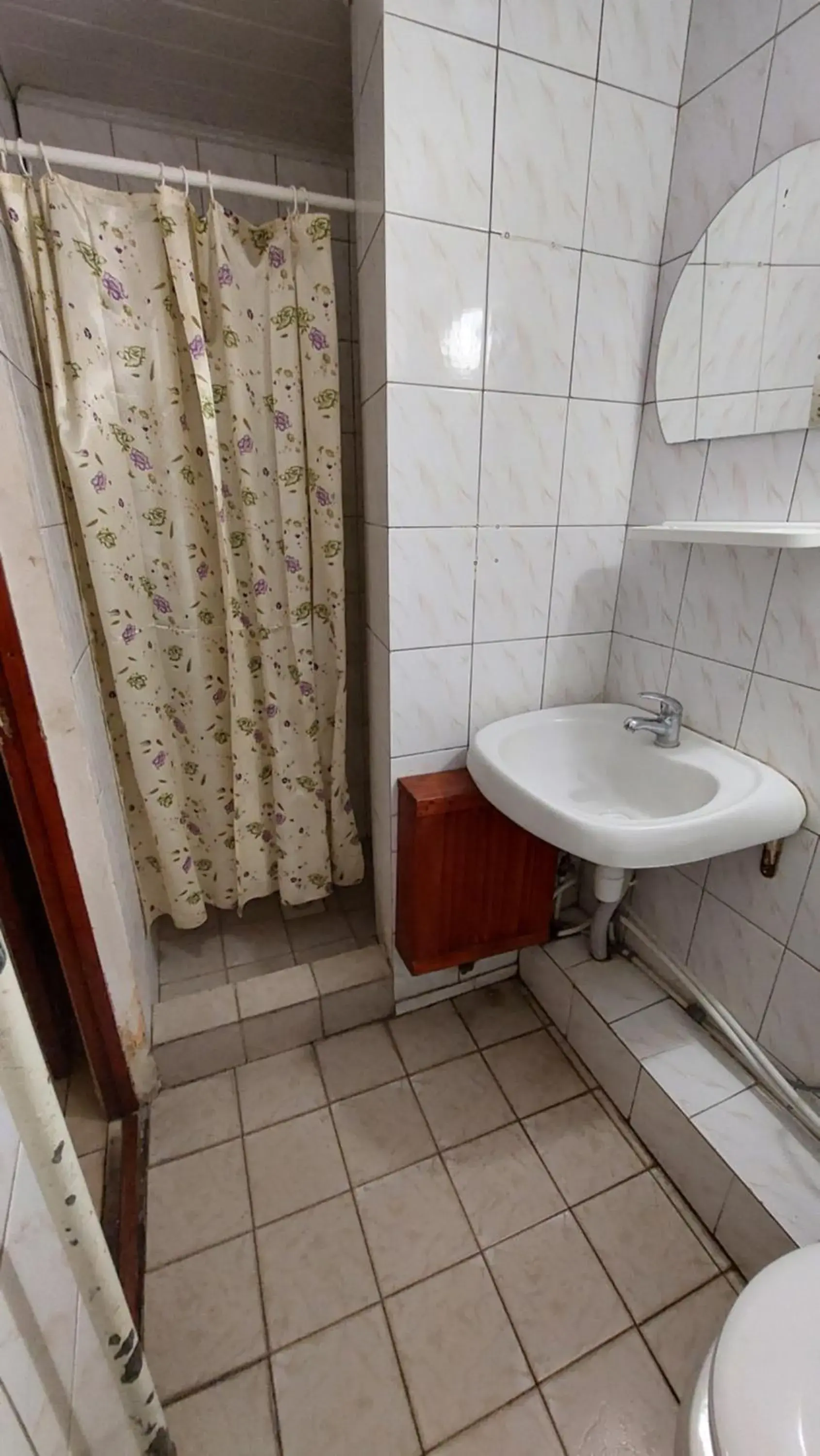 Economy Single Room with Shared Bathroom in Hotel Desna KUT Economy Single Room with Shared Bathroom in Hotel Desna KUT