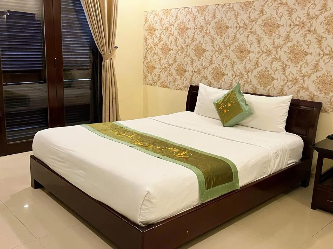 Bed in Golden River Hotel