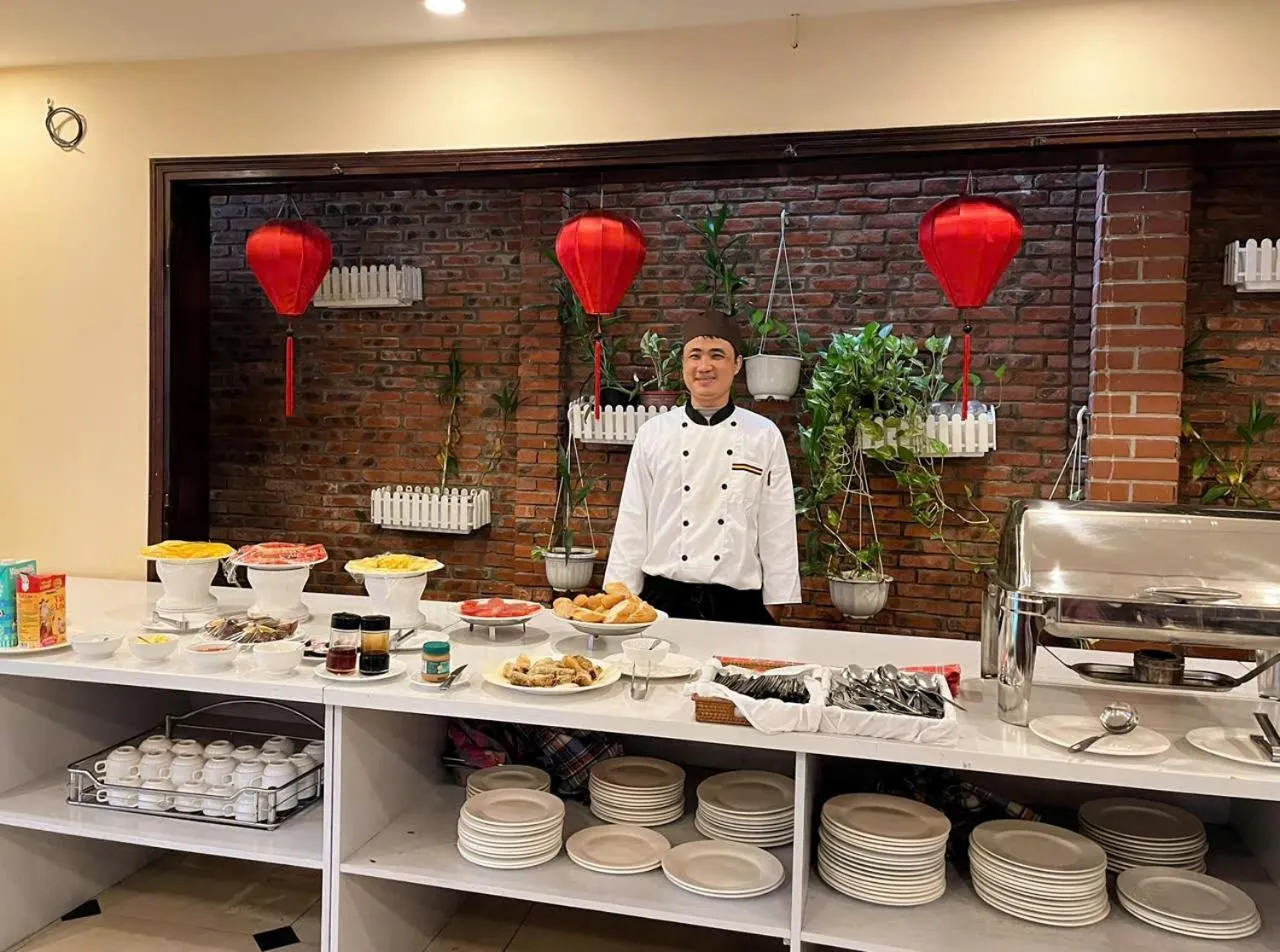 Restaurant/places to eat in Golden River Hotel