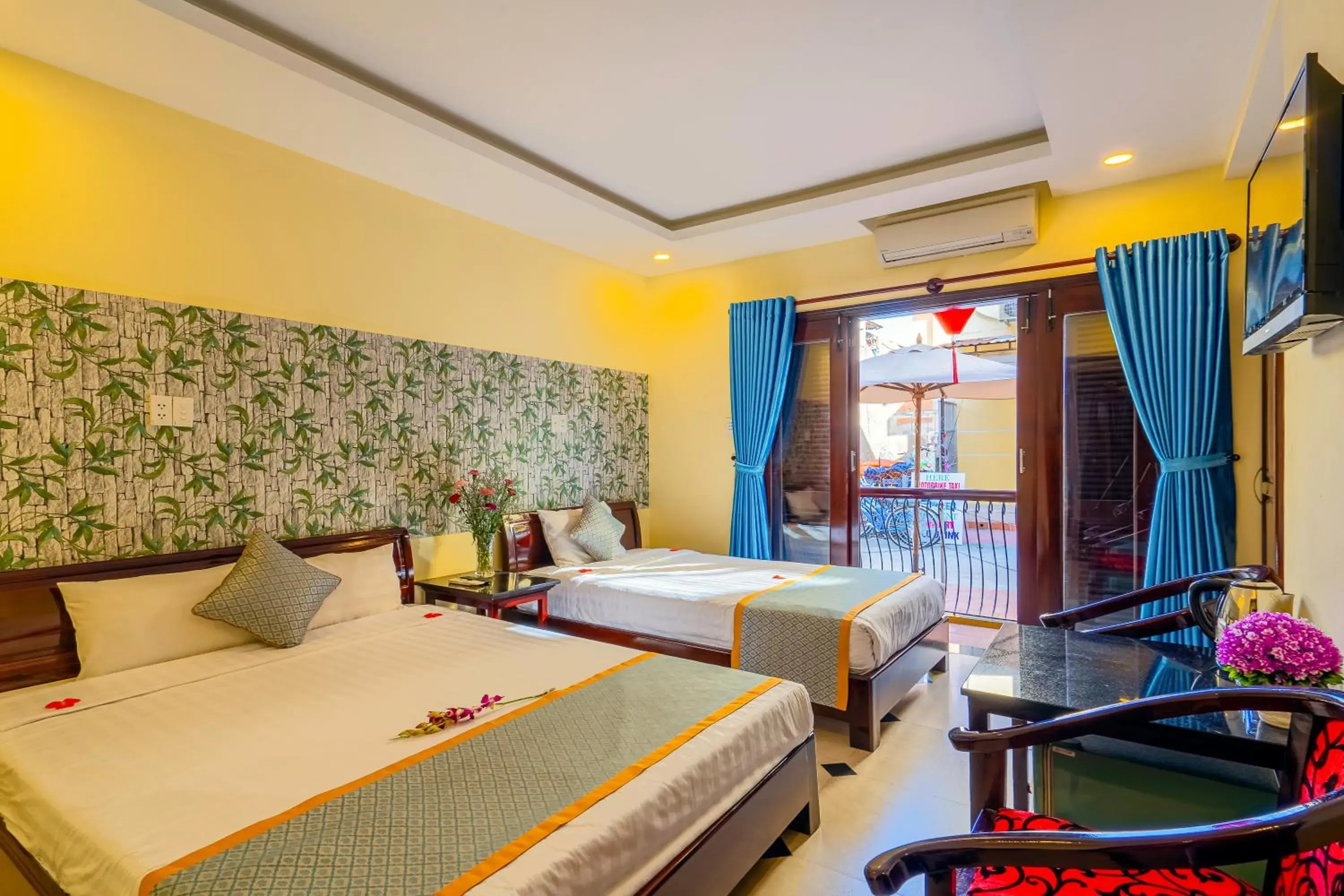 Street view, Bed in Golden River Hotel Street view, Bed in Golden River Hotel