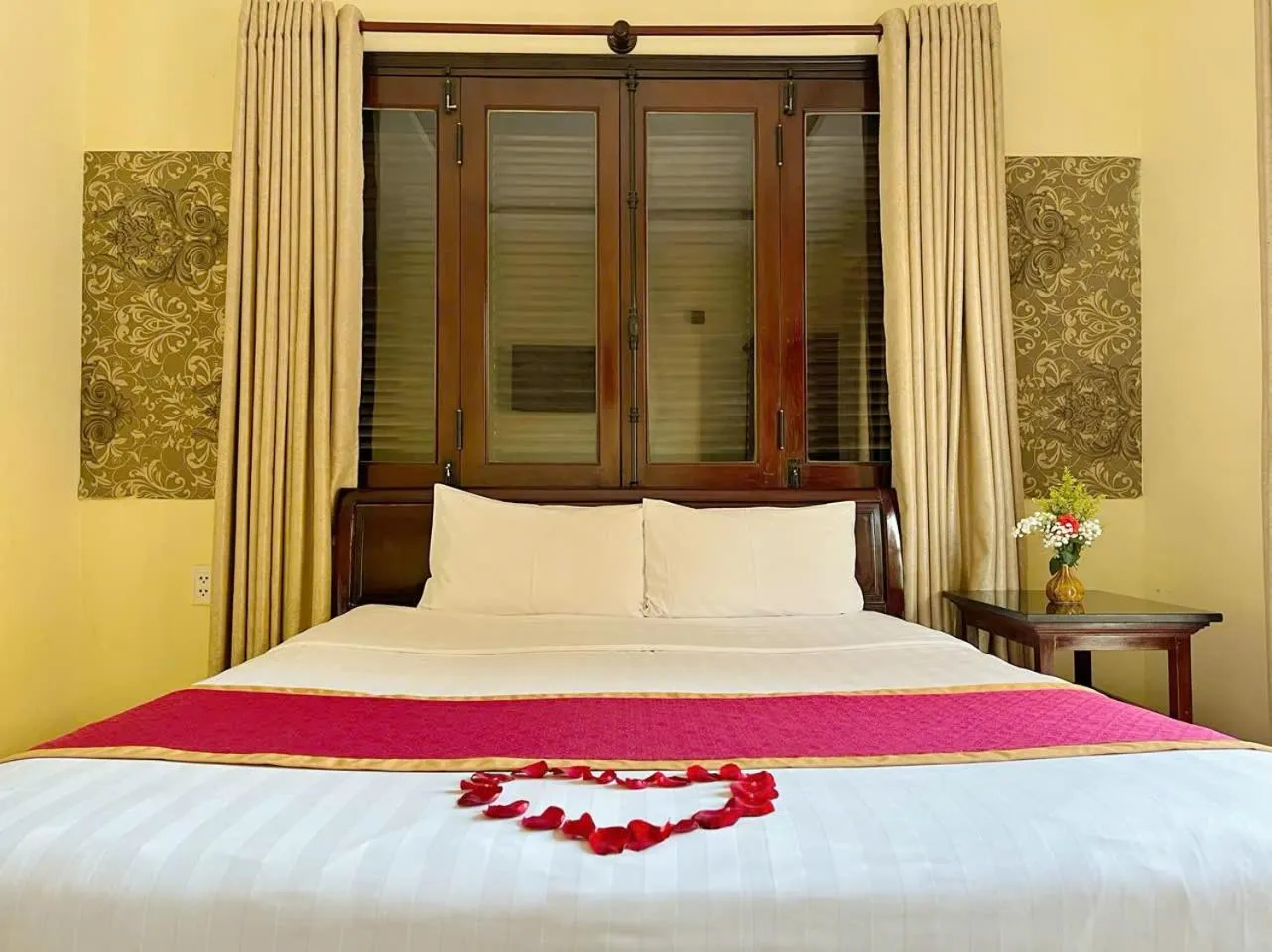 Bed in Golden River Hotel