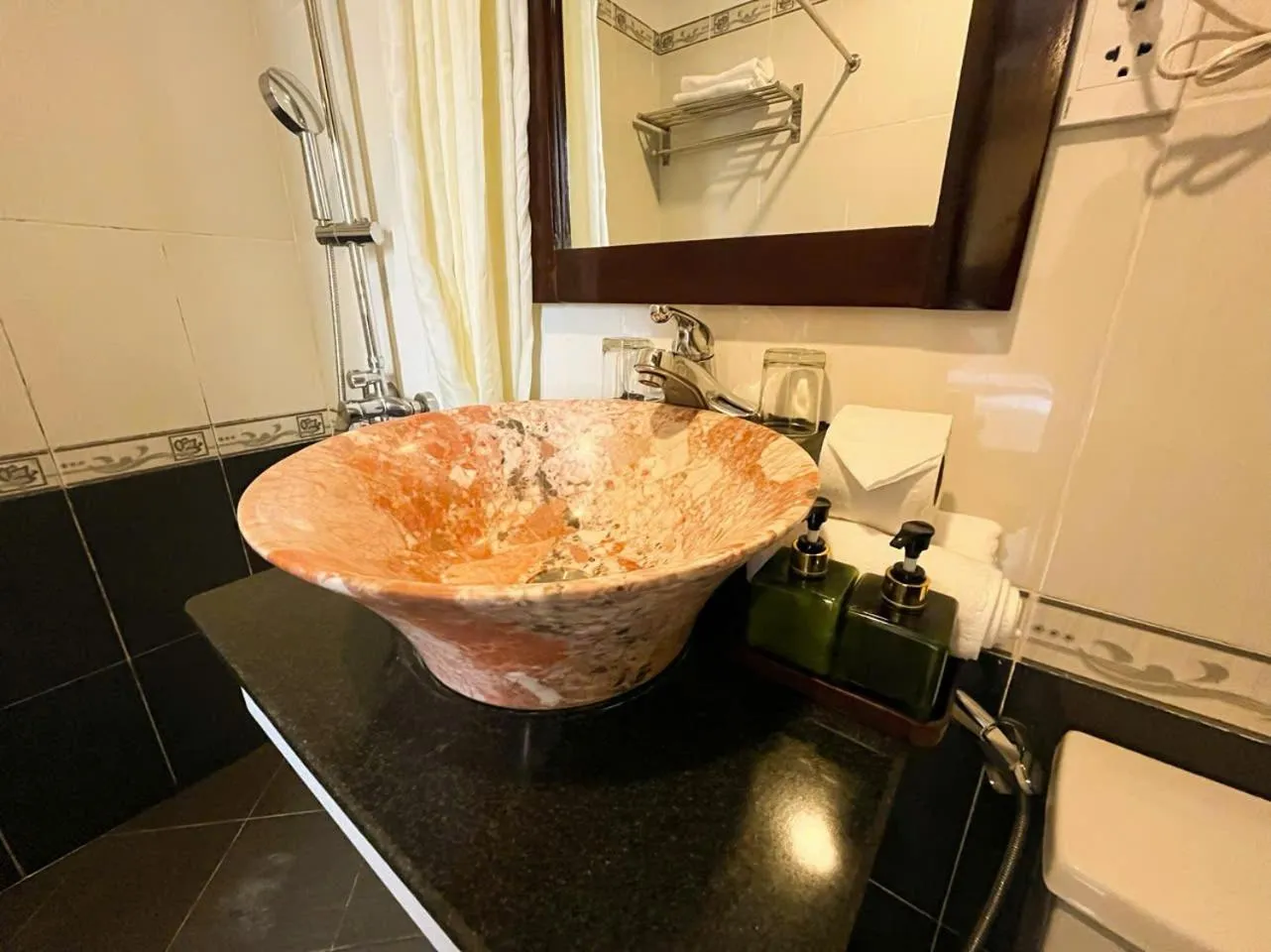 Shower in Golden River Hotel