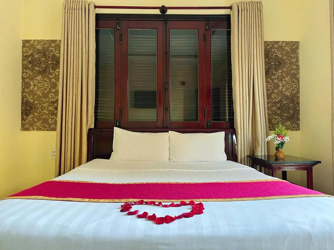 Bed in Golden River Hotel