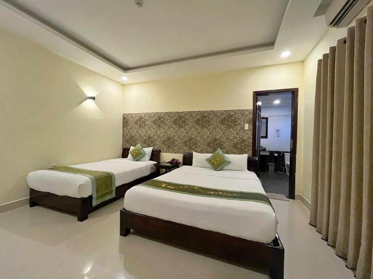 Photo of the whole room, Bed in Golden River Hotel