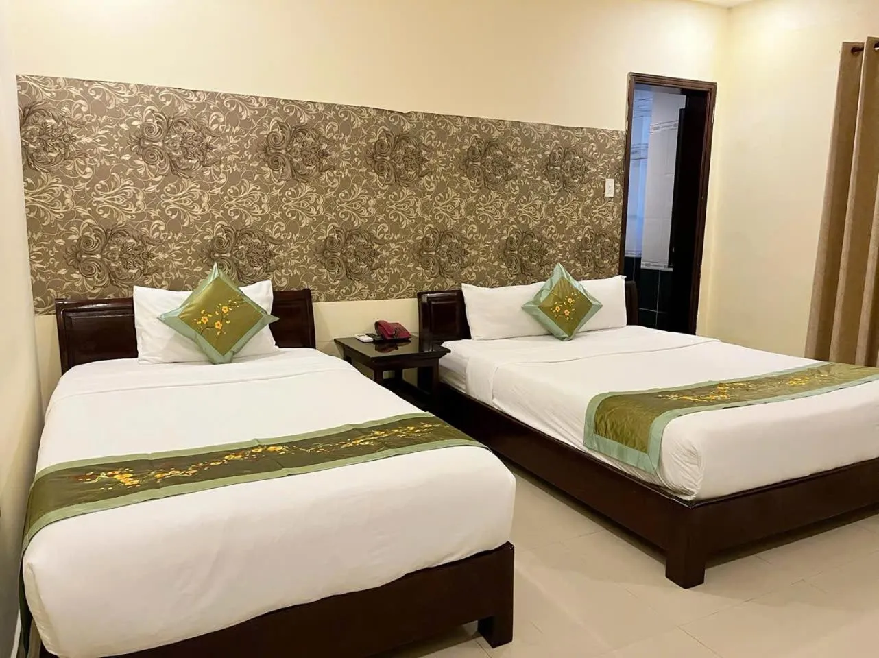 Photo of the whole room, Bed in Golden River Hotel