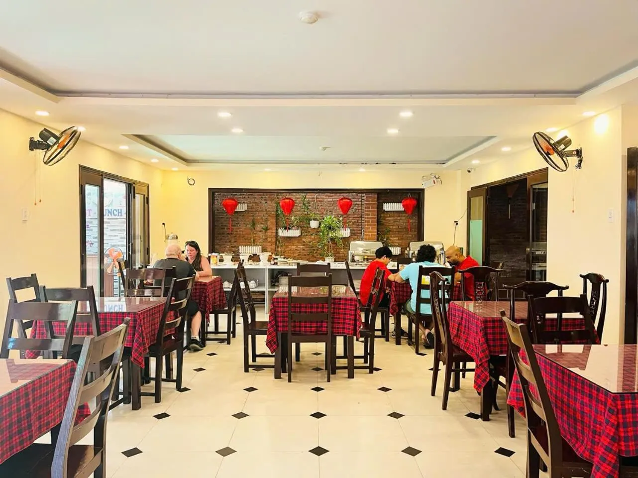 Restaurant/places to eat in Golden River Hotel