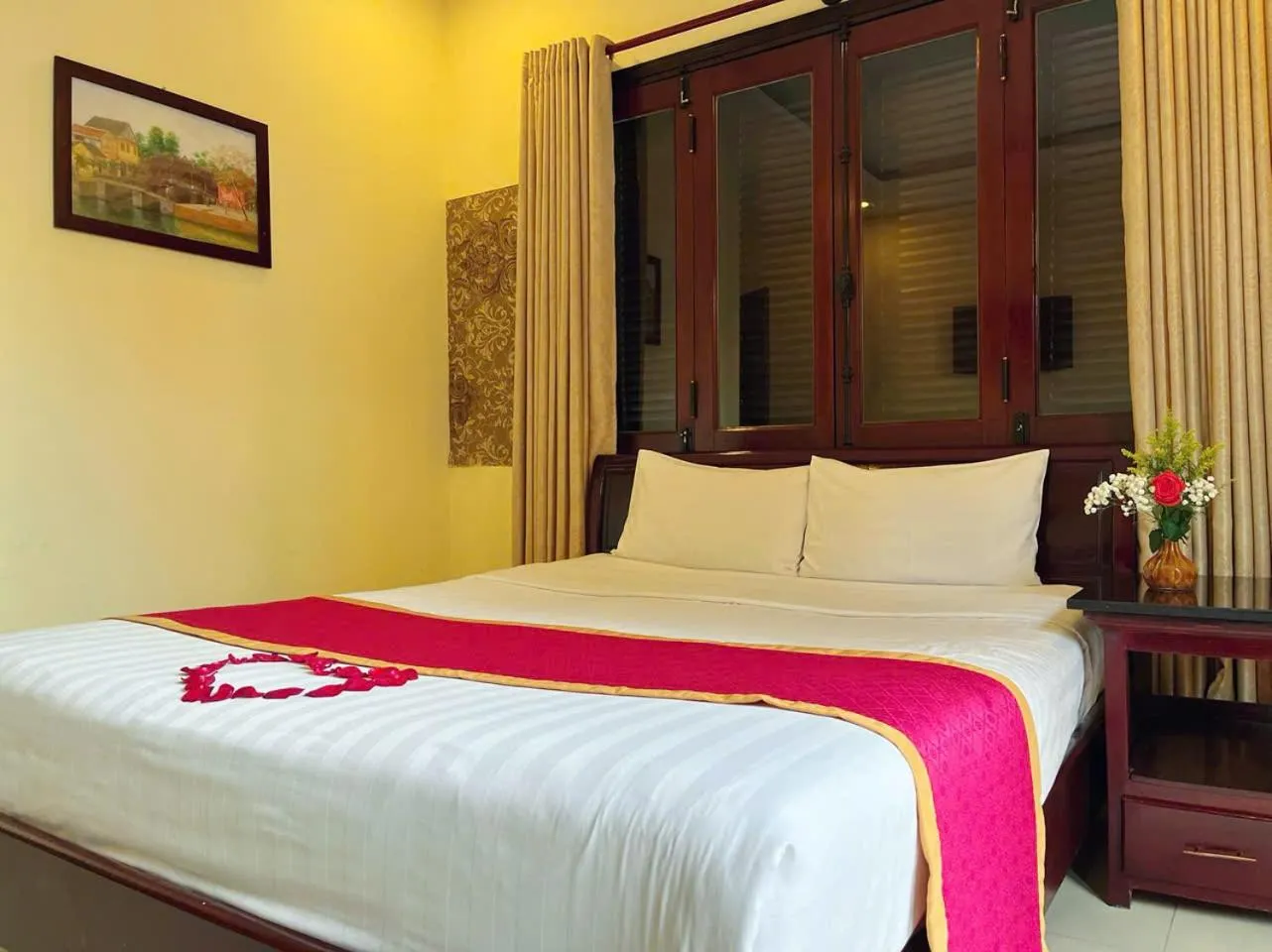 Bed in Golden River Hotel