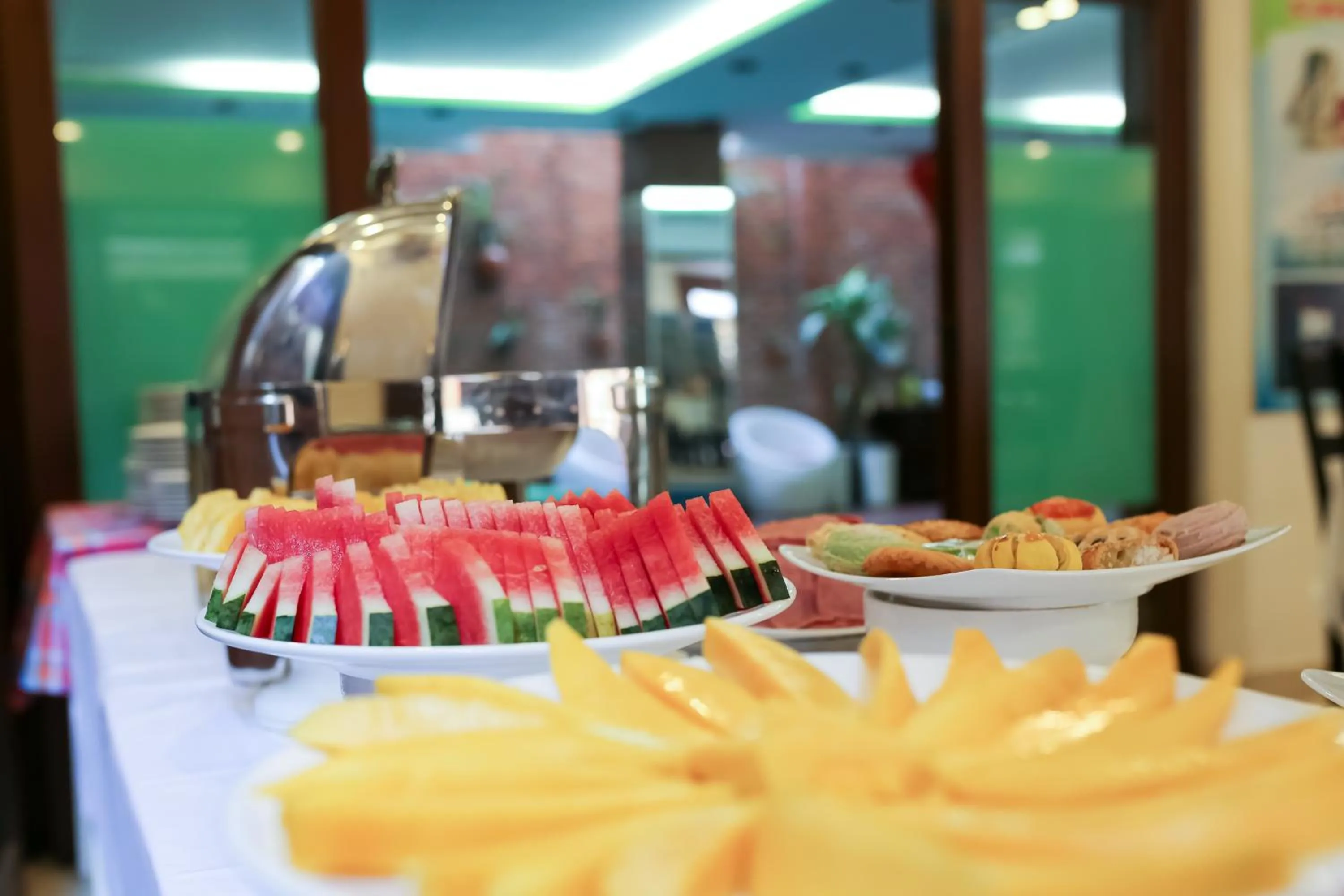 Food and drinks in Golden River Hotel