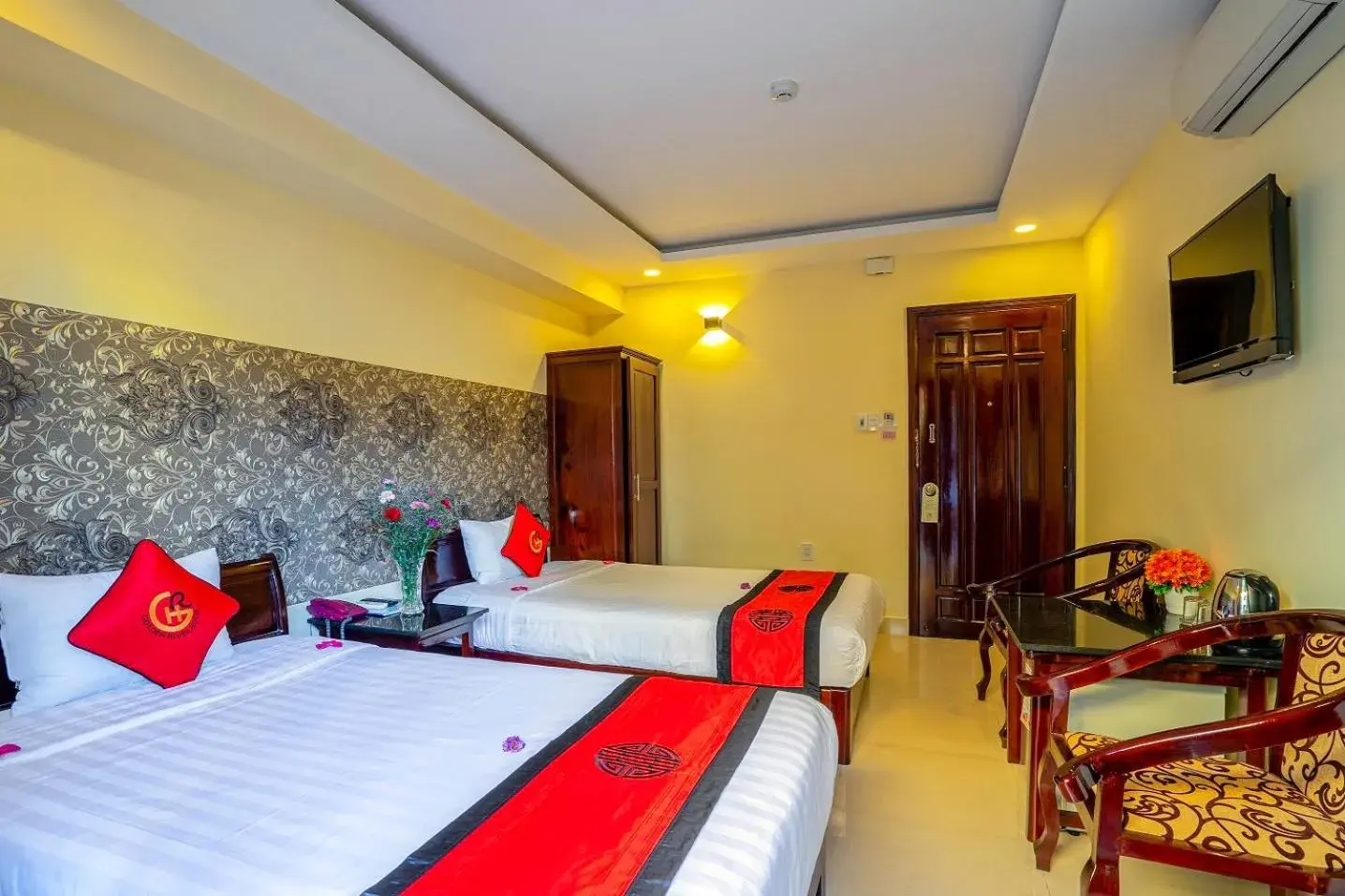 Bed in Golden River Hotel Bed in Golden River Hotel