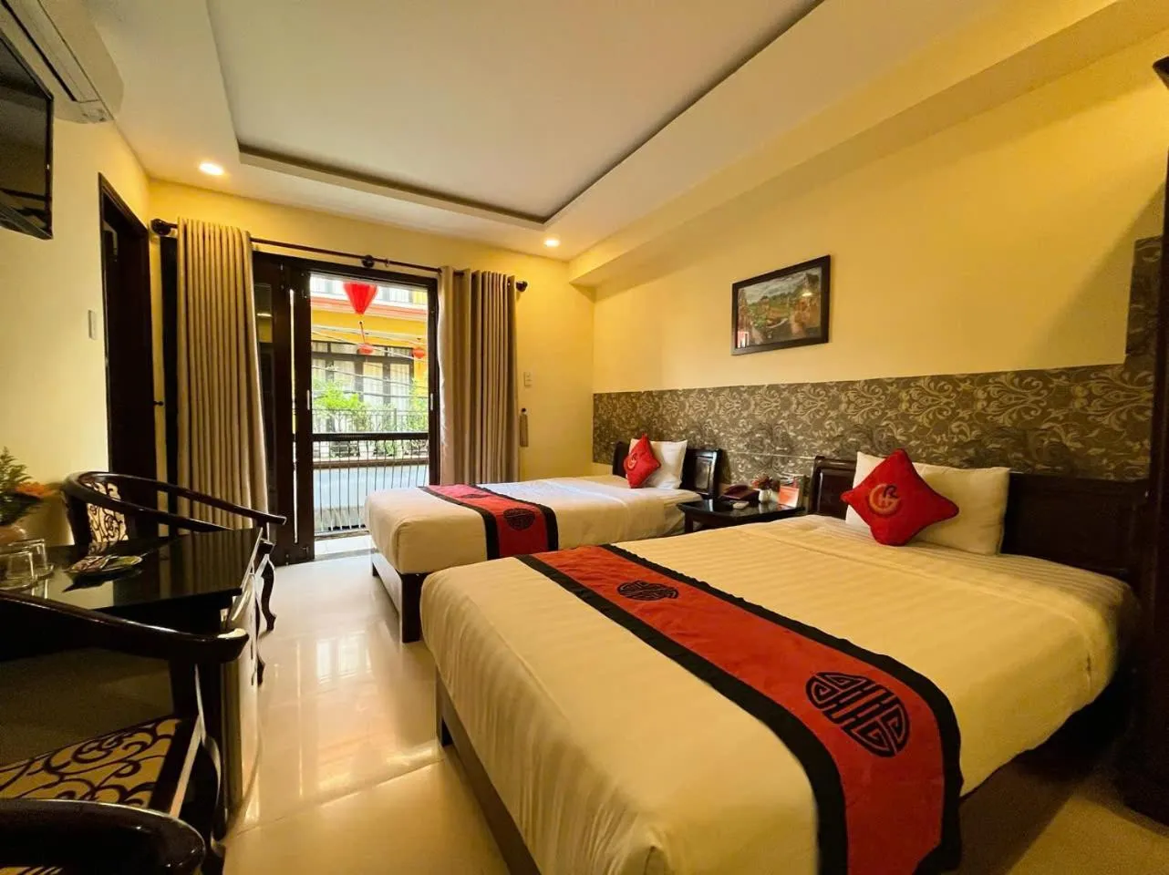 Photo of the whole room, Bed in Golden River Hotel