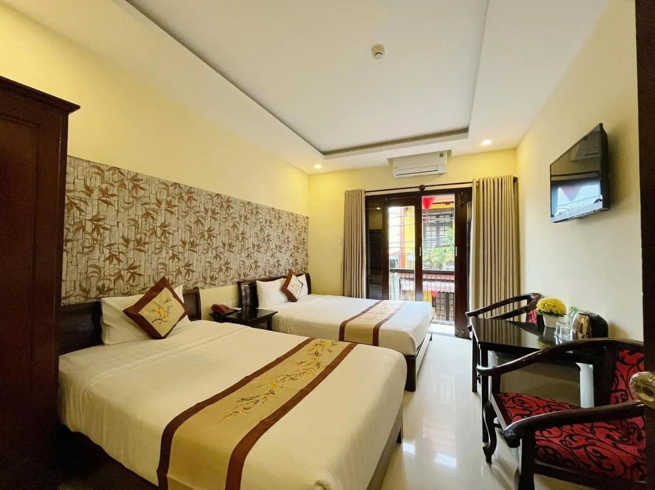 Bed in Golden River Hotel