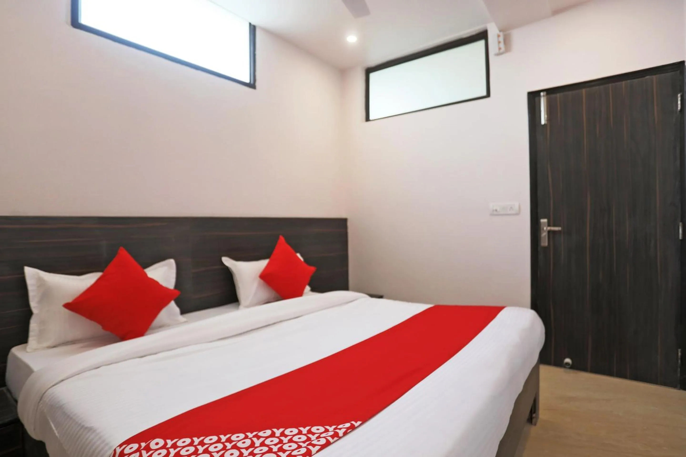 Bedroom in Hotel O DSG Residency