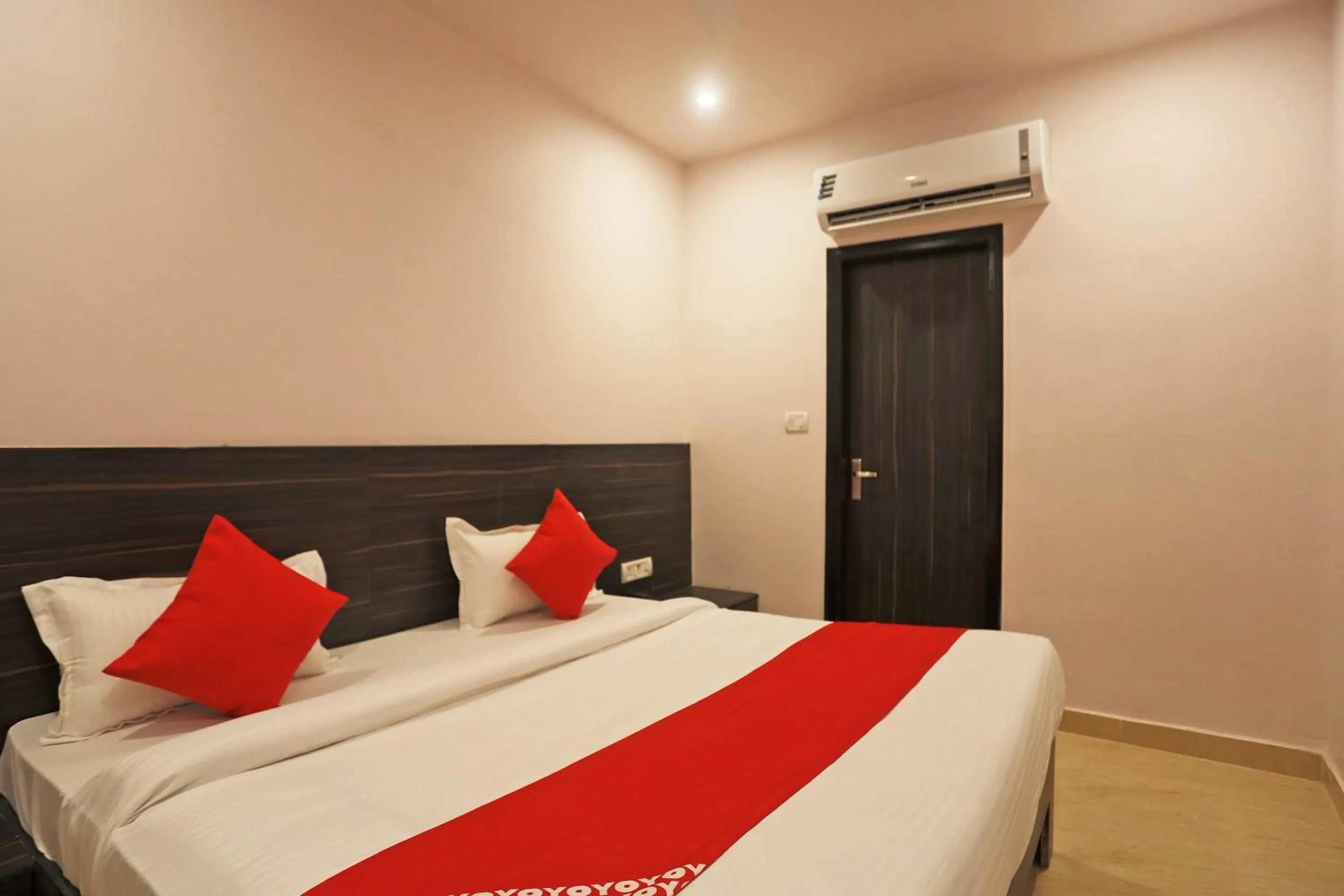 Bedroom in Hotel O DSG Residency