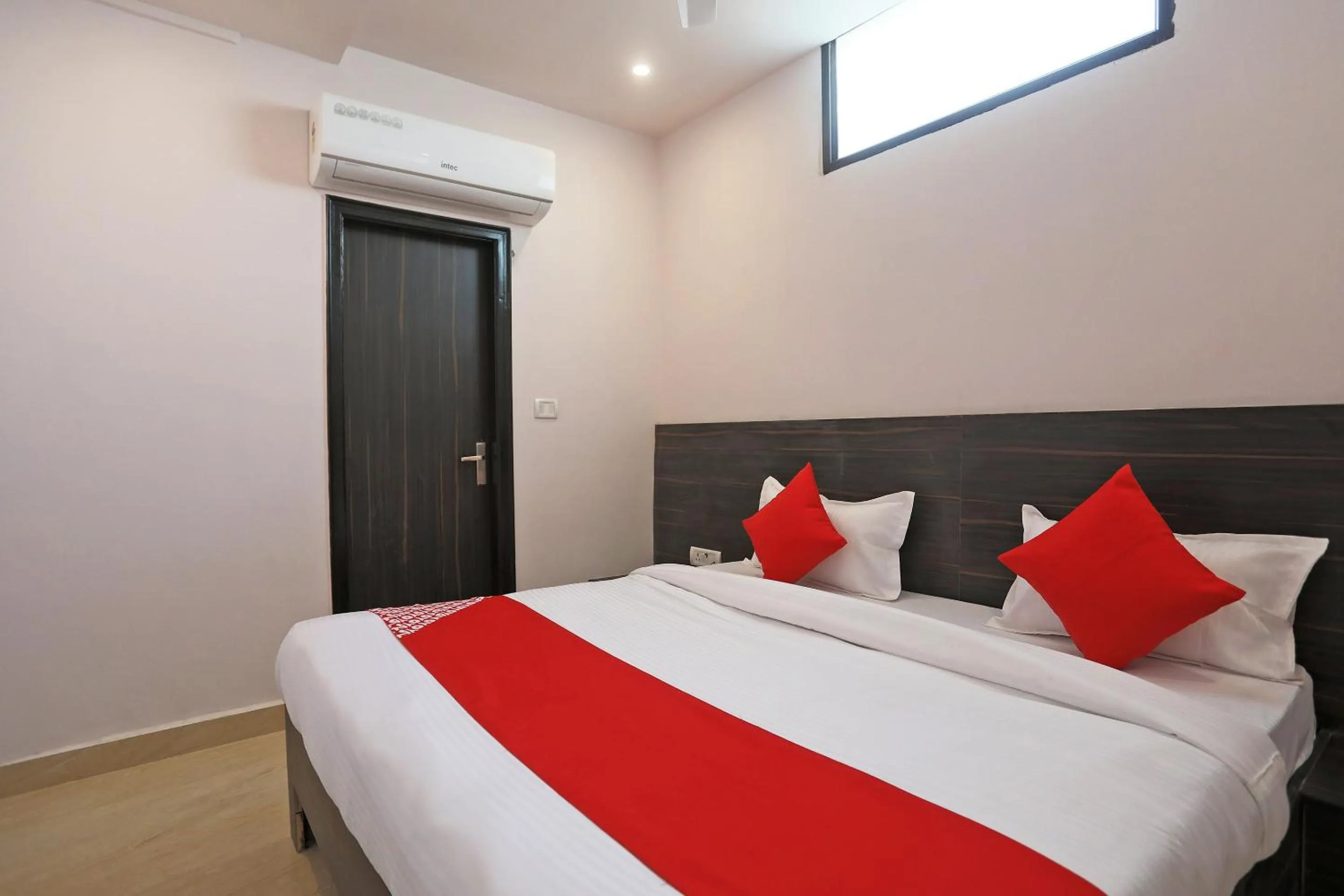 Bedroom in Hotel O DSG Residency