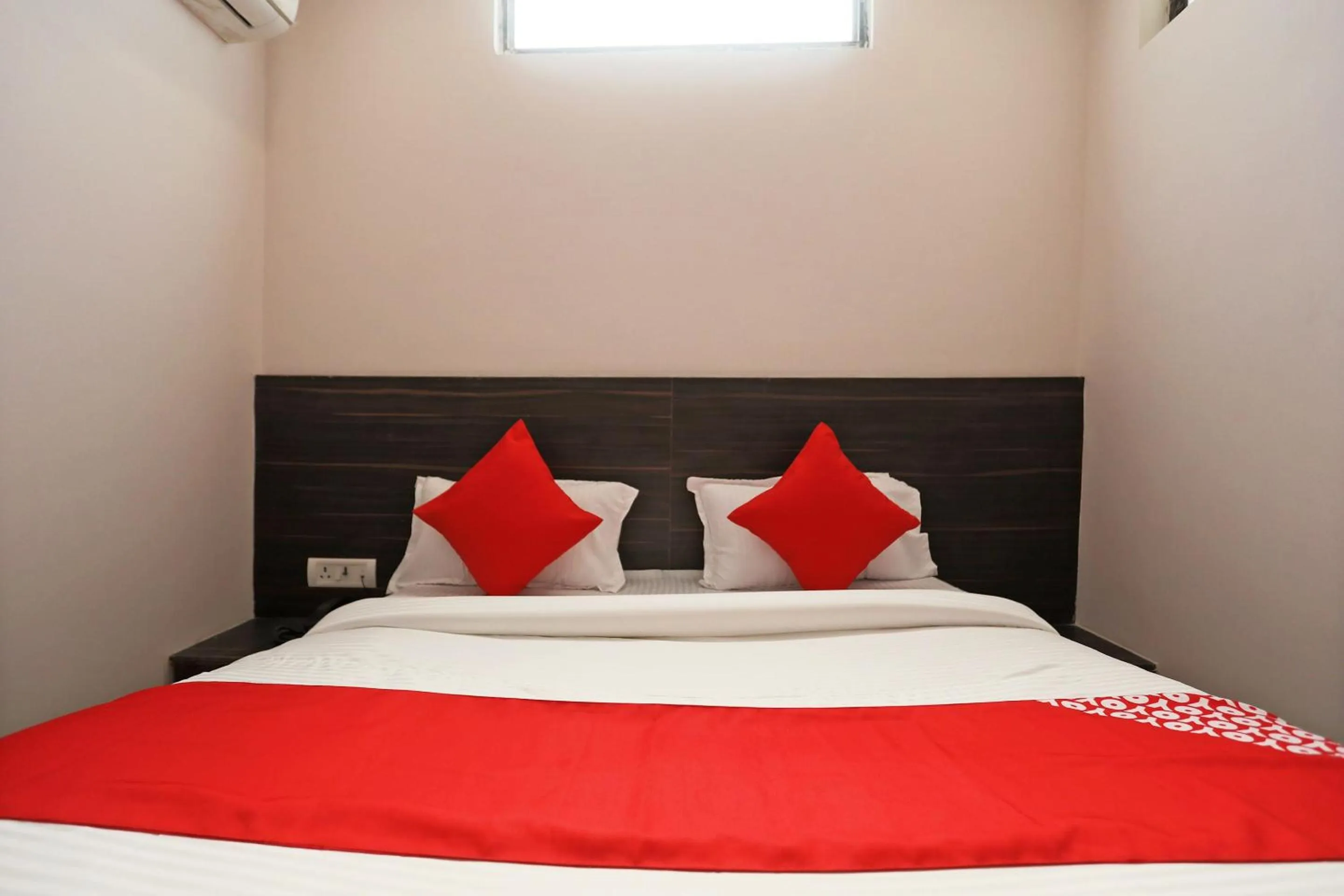 Bedroom in Hotel O DSG Residency