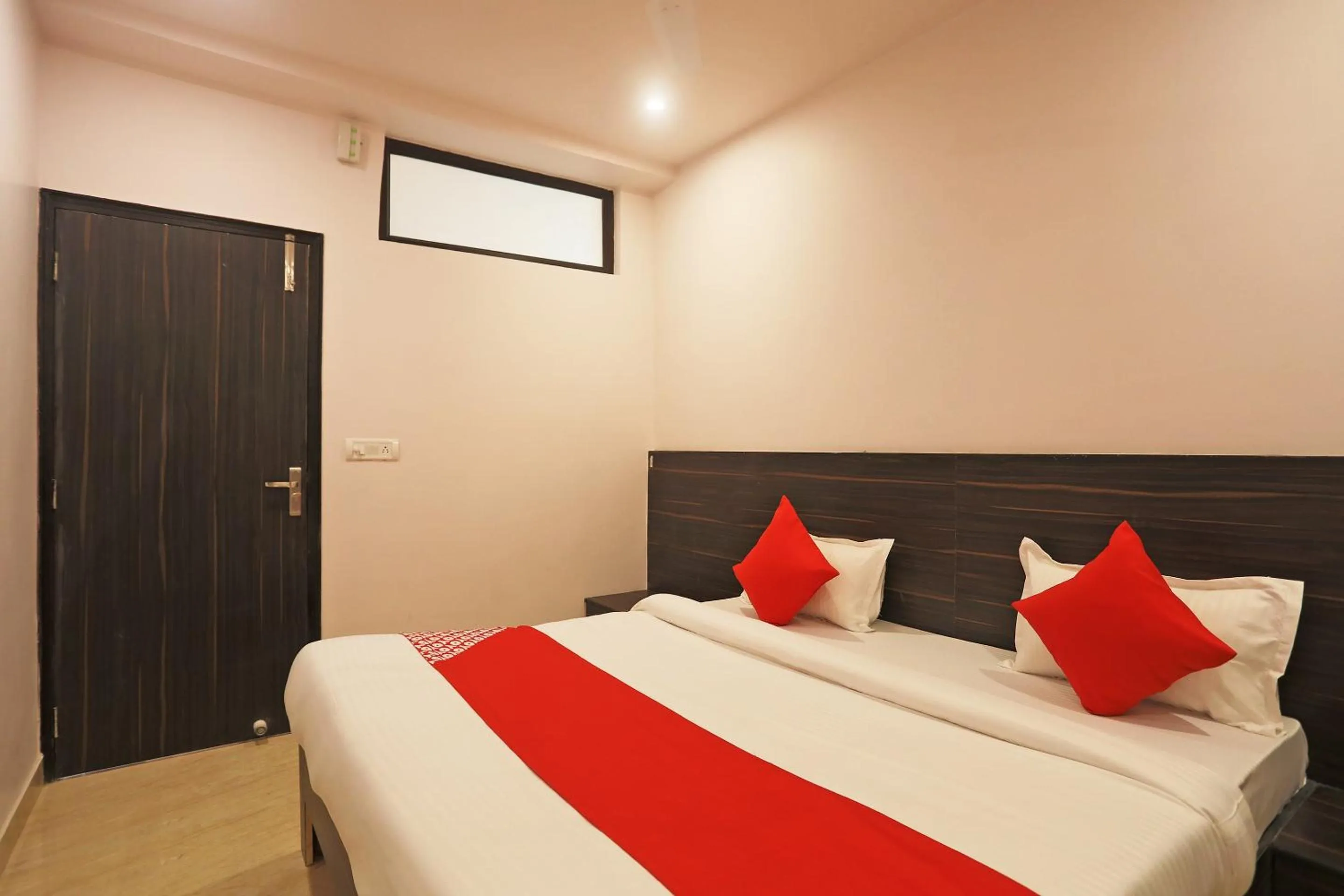 Bedroom in Hotel O DSG Residency