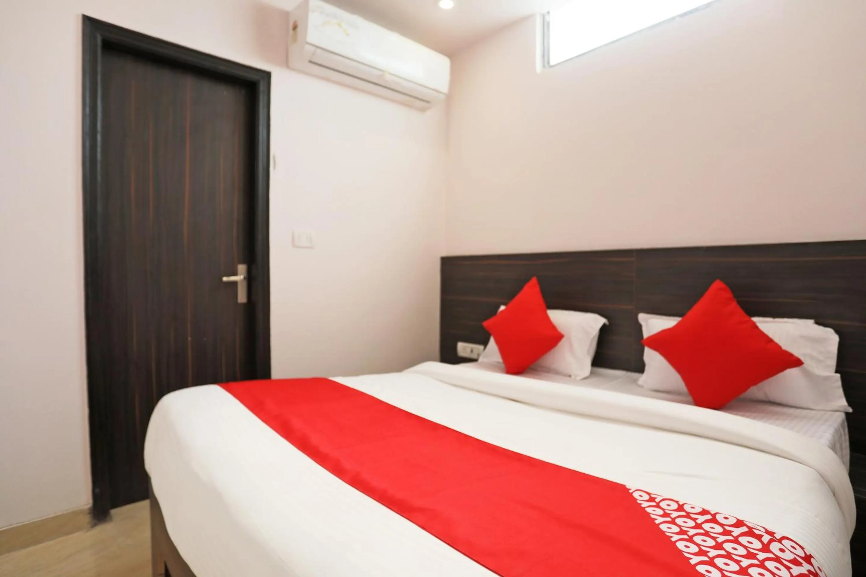 Bedroom in Hotel O DSG Residency